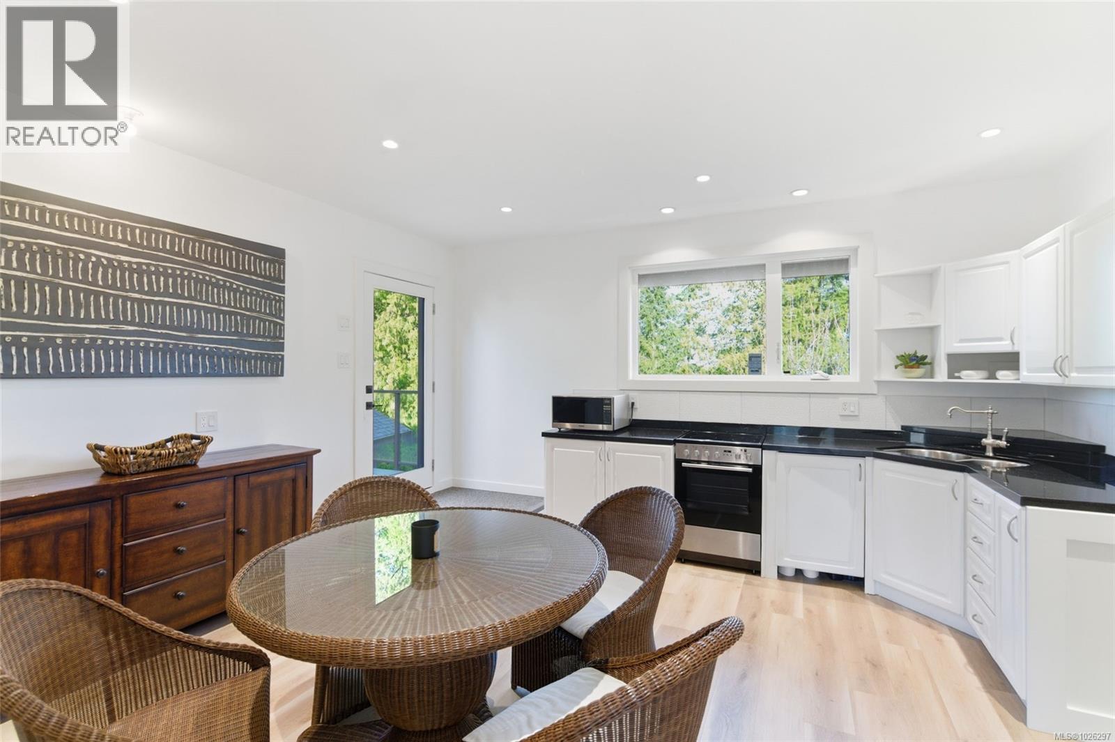 7255 Aulds Rd, Lantzville