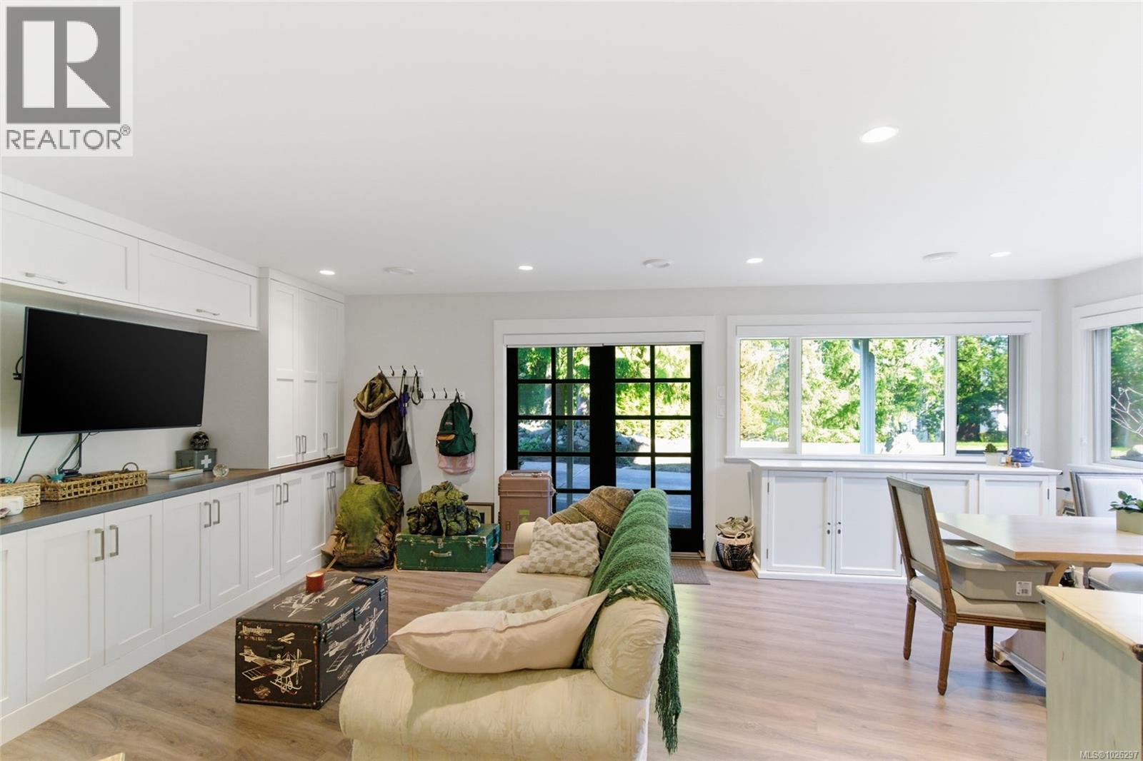 7255 Aulds Rd, Lantzville