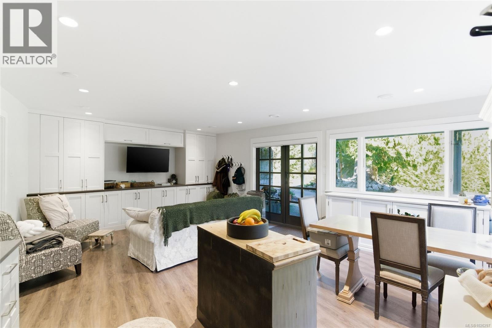 7255 Aulds Rd, Lantzville