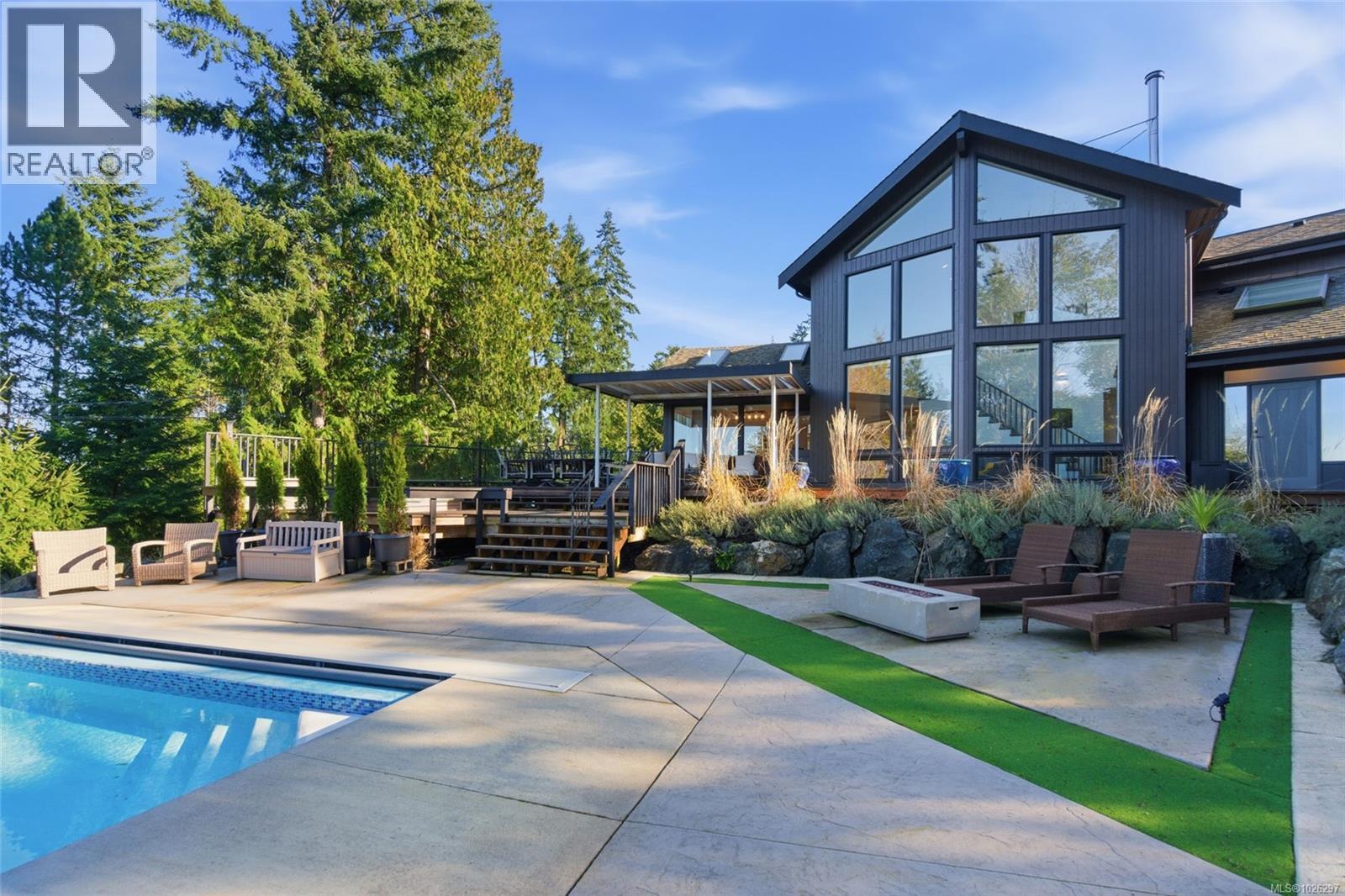 7255 Aulds Rd, Lantzville