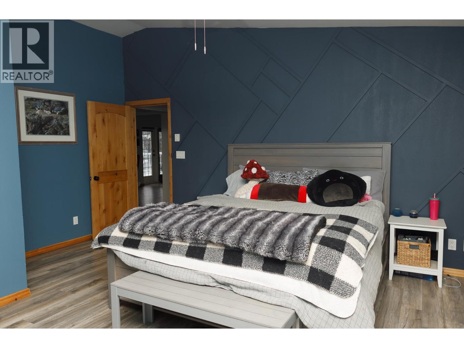 6508 HORSE LAKE ROAD - 22