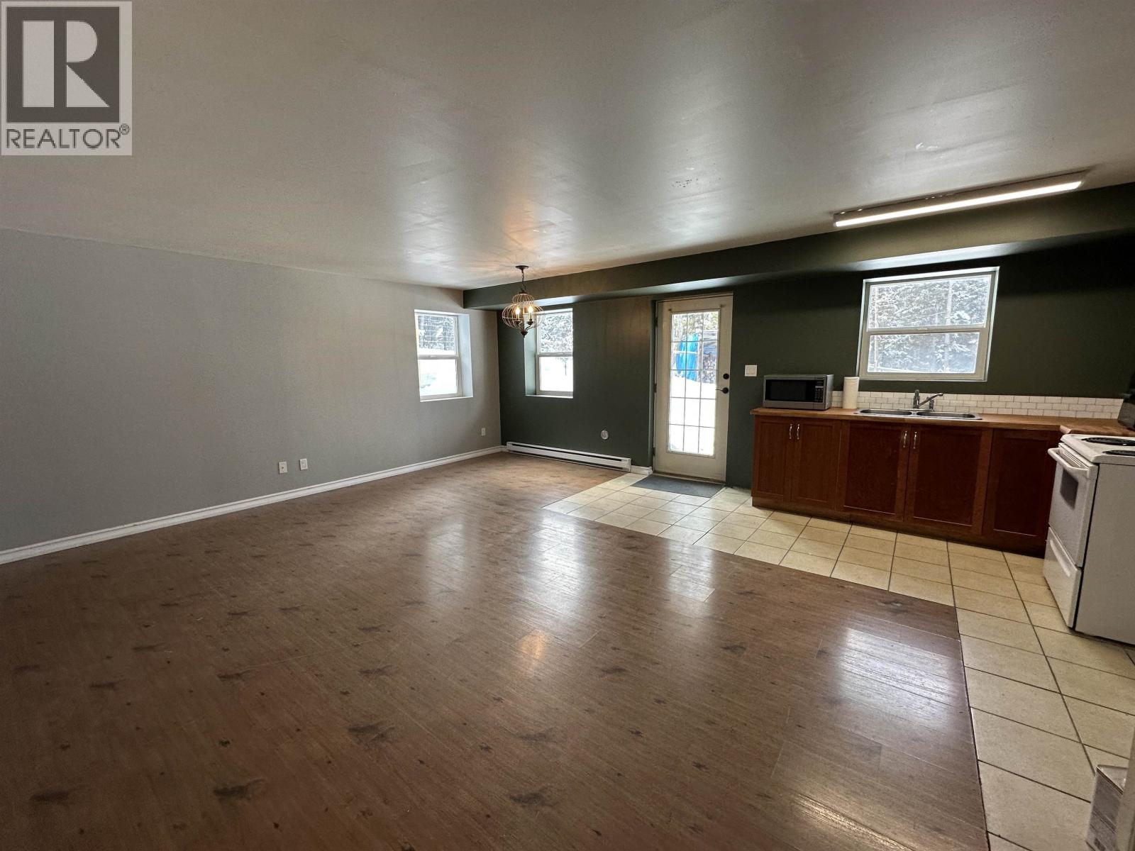 6508 HORSE LAKE ROAD - 35