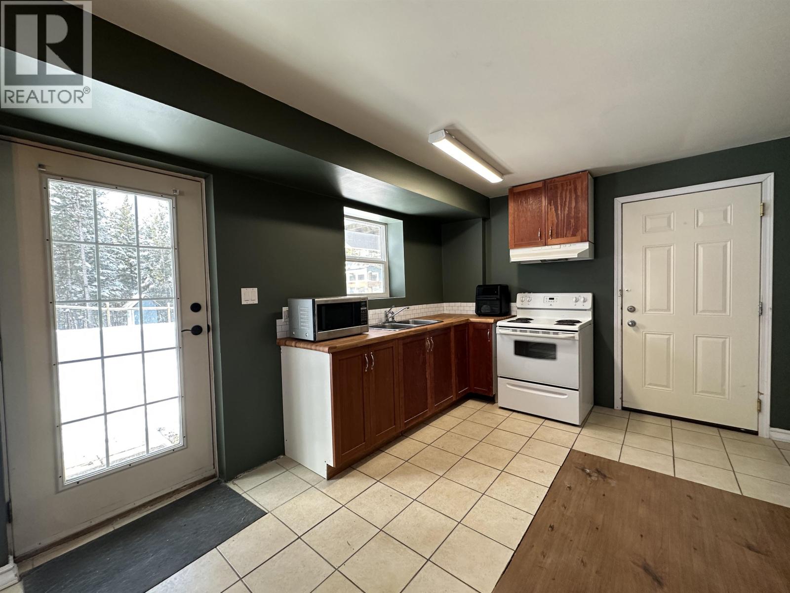 6508 HORSE LAKE ROAD - 36