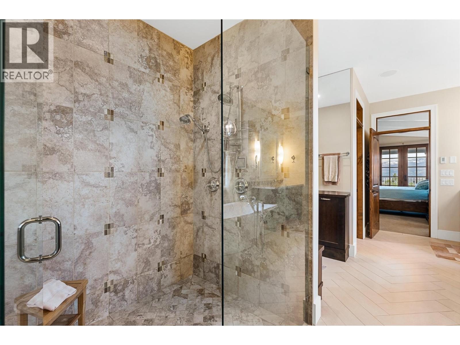 2457 Selkirk Drive, Kelowna