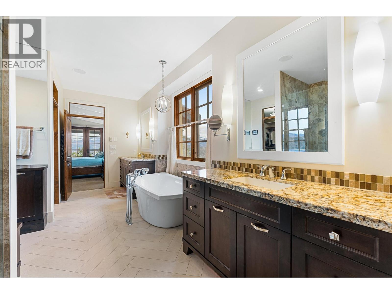 2457 Selkirk Drive, Kelowna