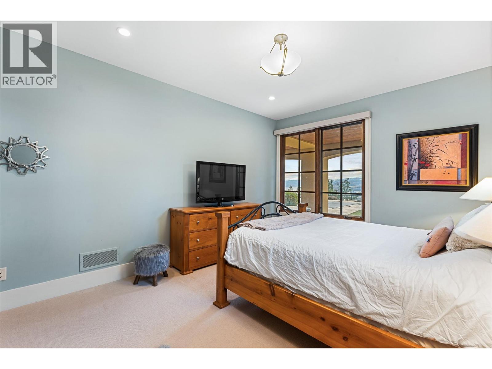 2457 Selkirk Drive, Kelowna