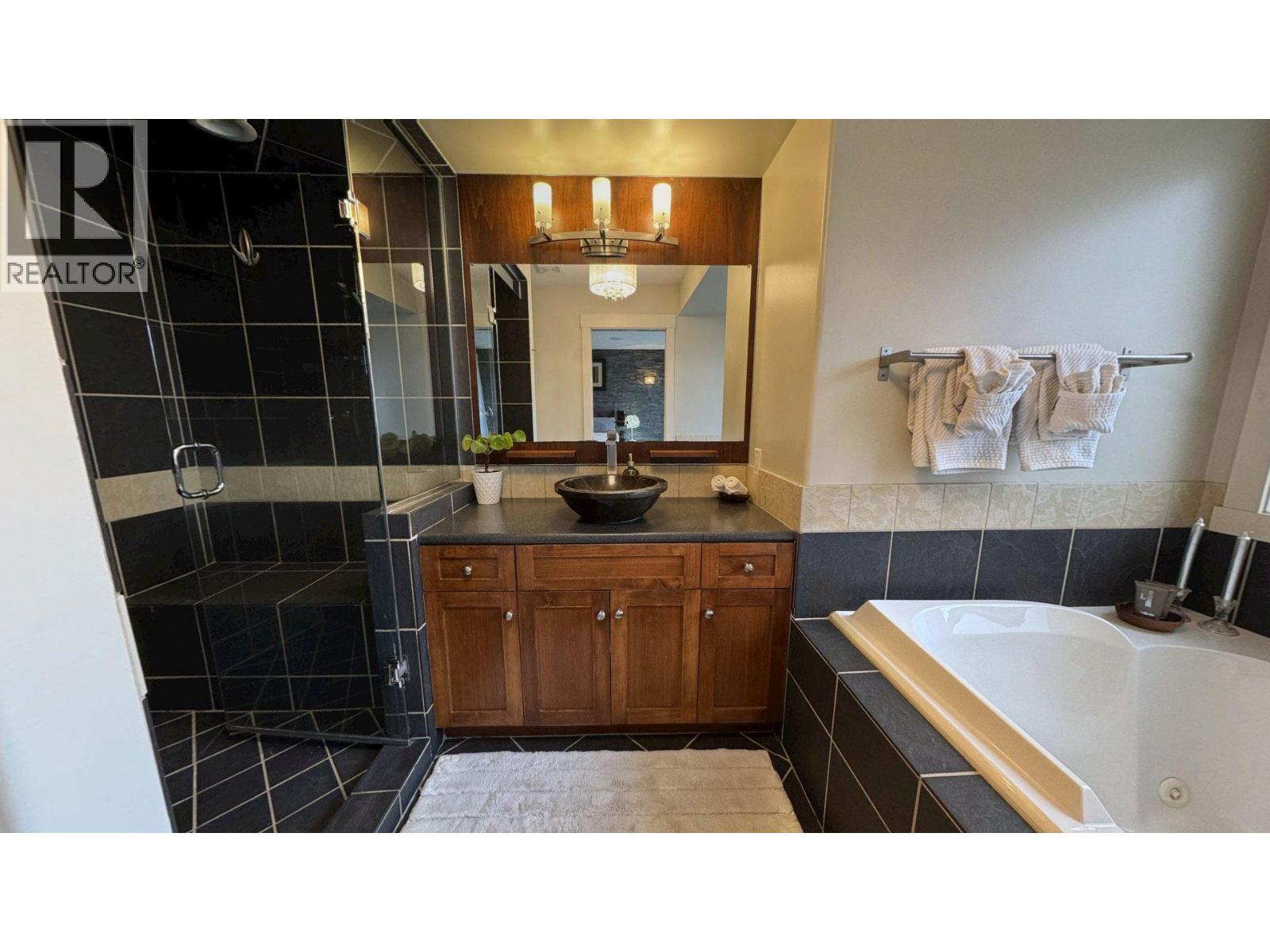 3266 Merlot Court, West Kelowna