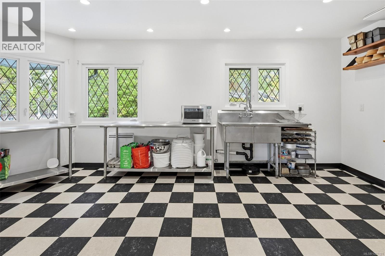 2410 CARPENTER RD - 23