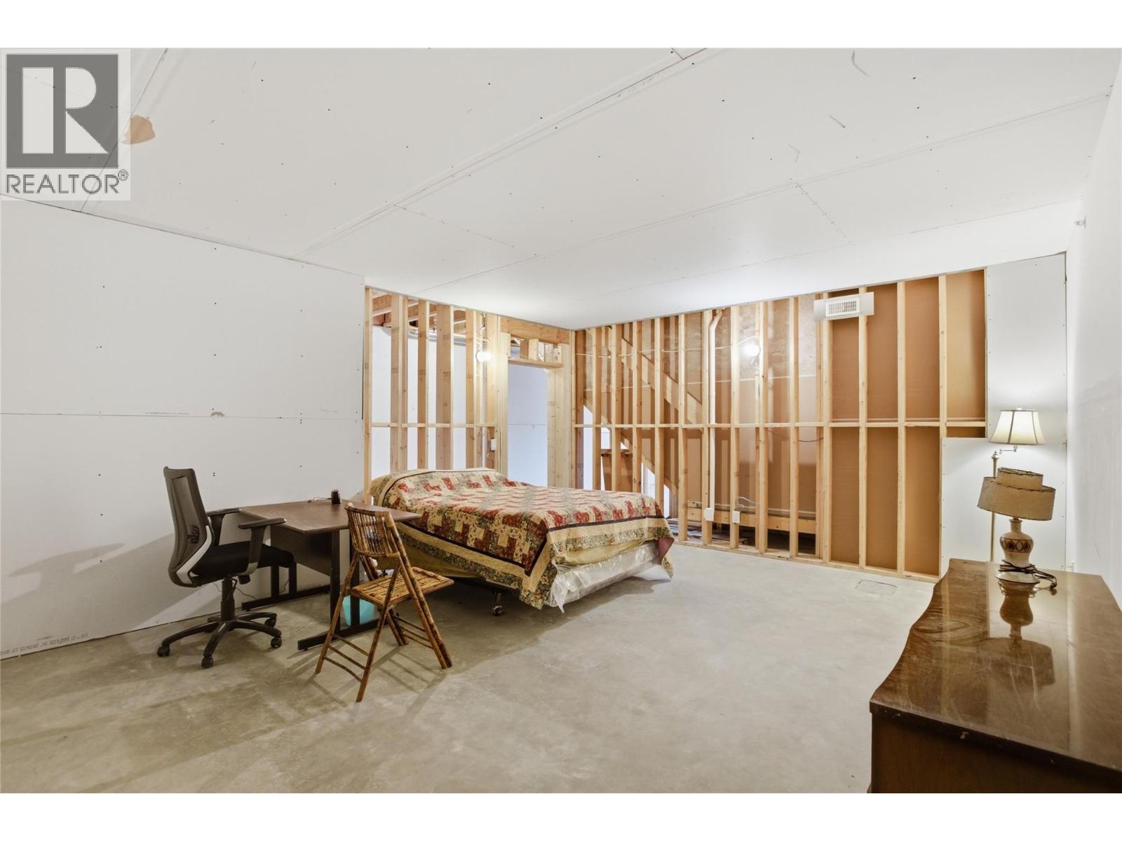 #114 1799 BABINE Avenue - 27