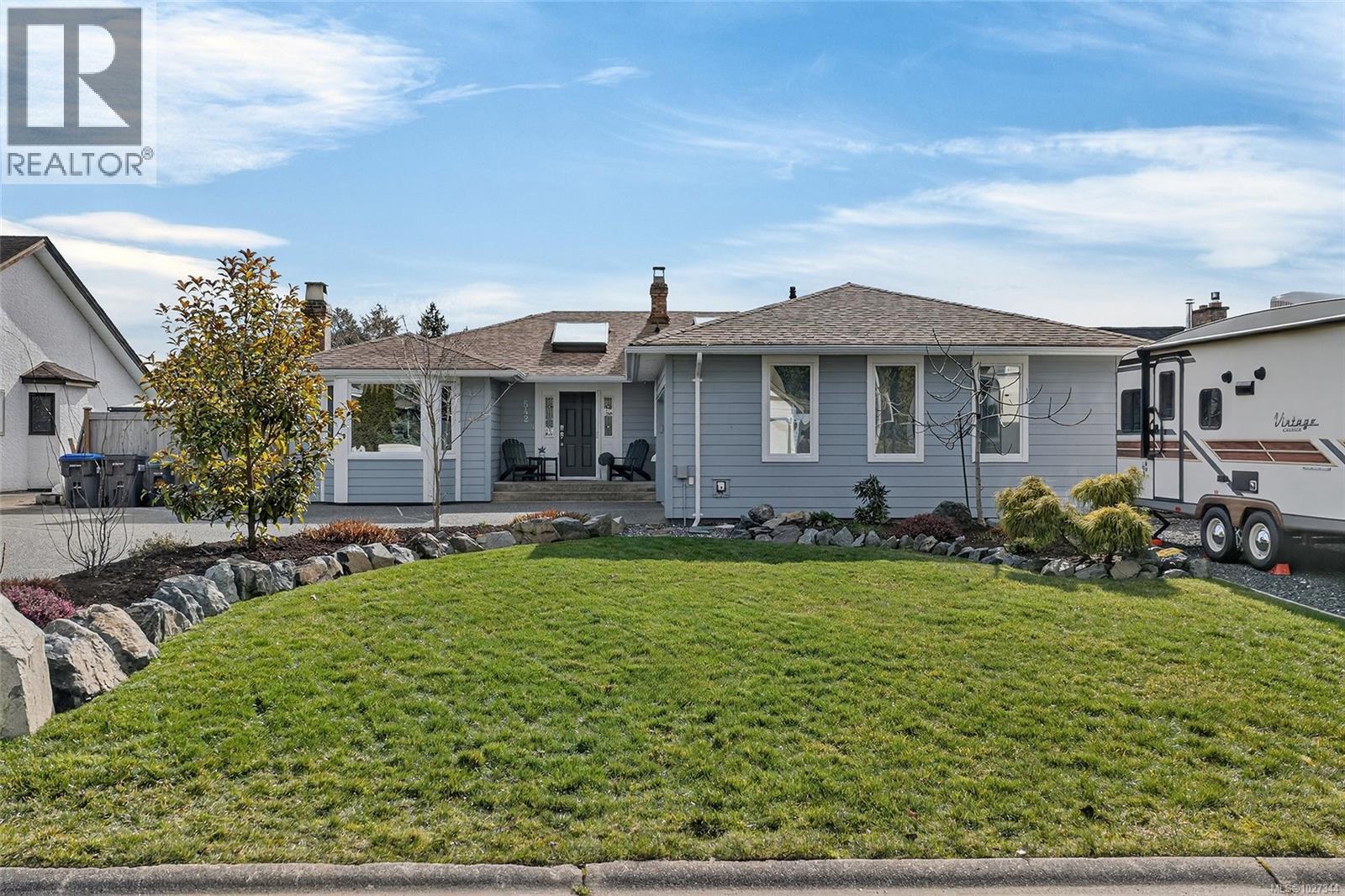 542 Panorama Pl, Parksville