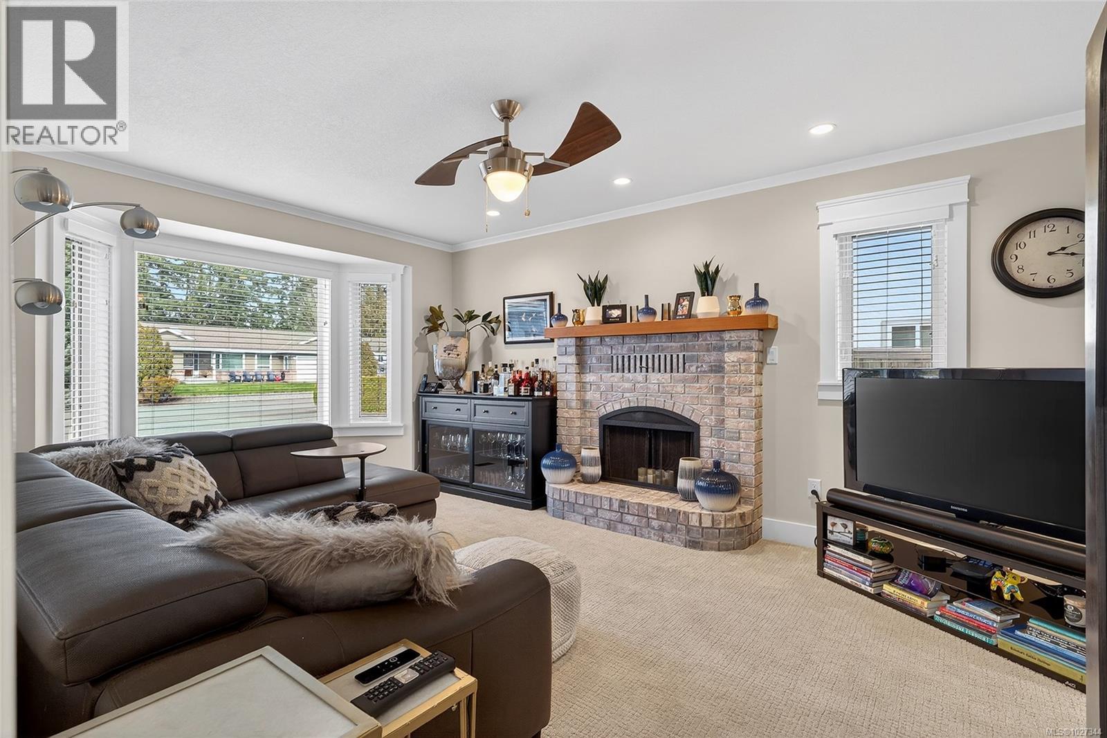 542 Panorama Pl, Parksville