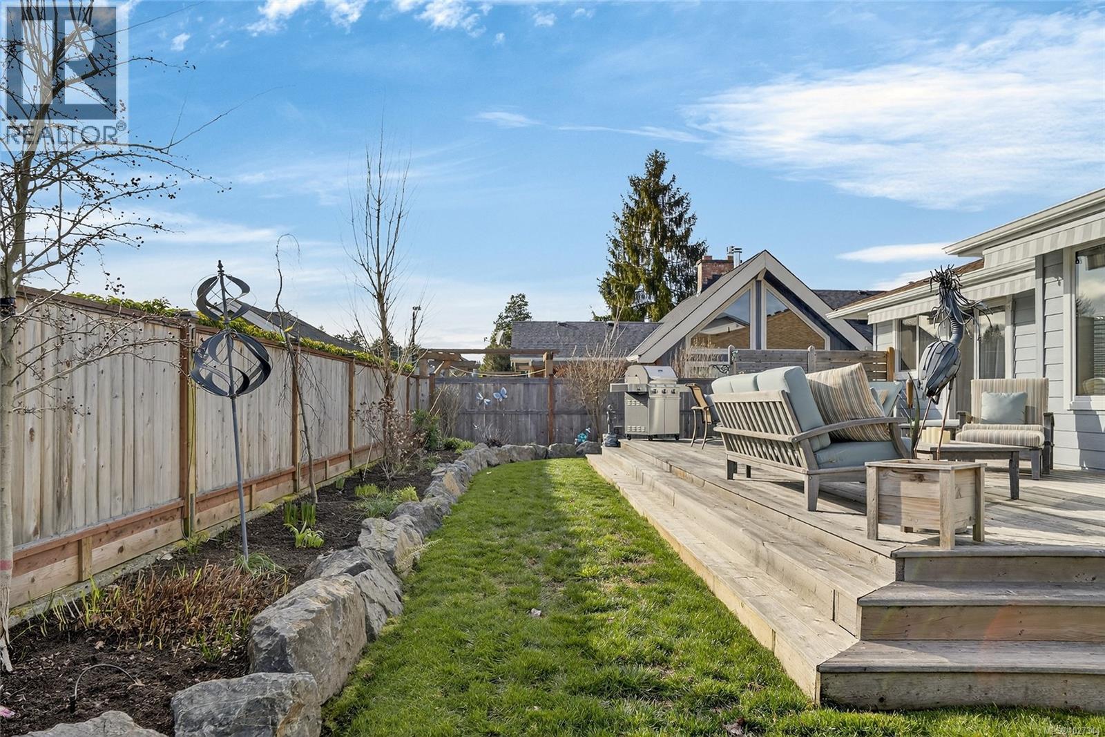 542 Panorama Pl, Parksville