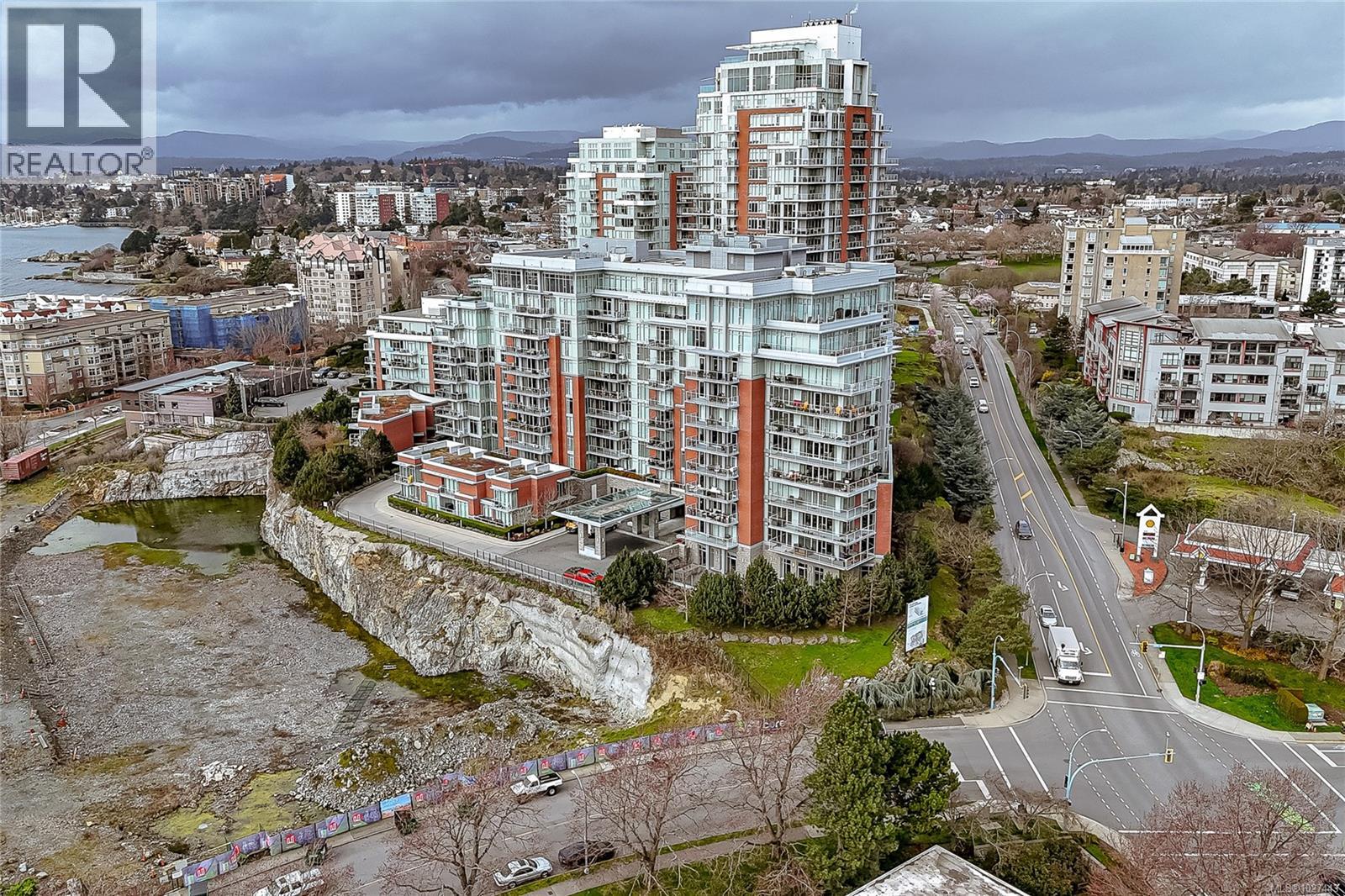 #606 100 Saghalie Rd - 2