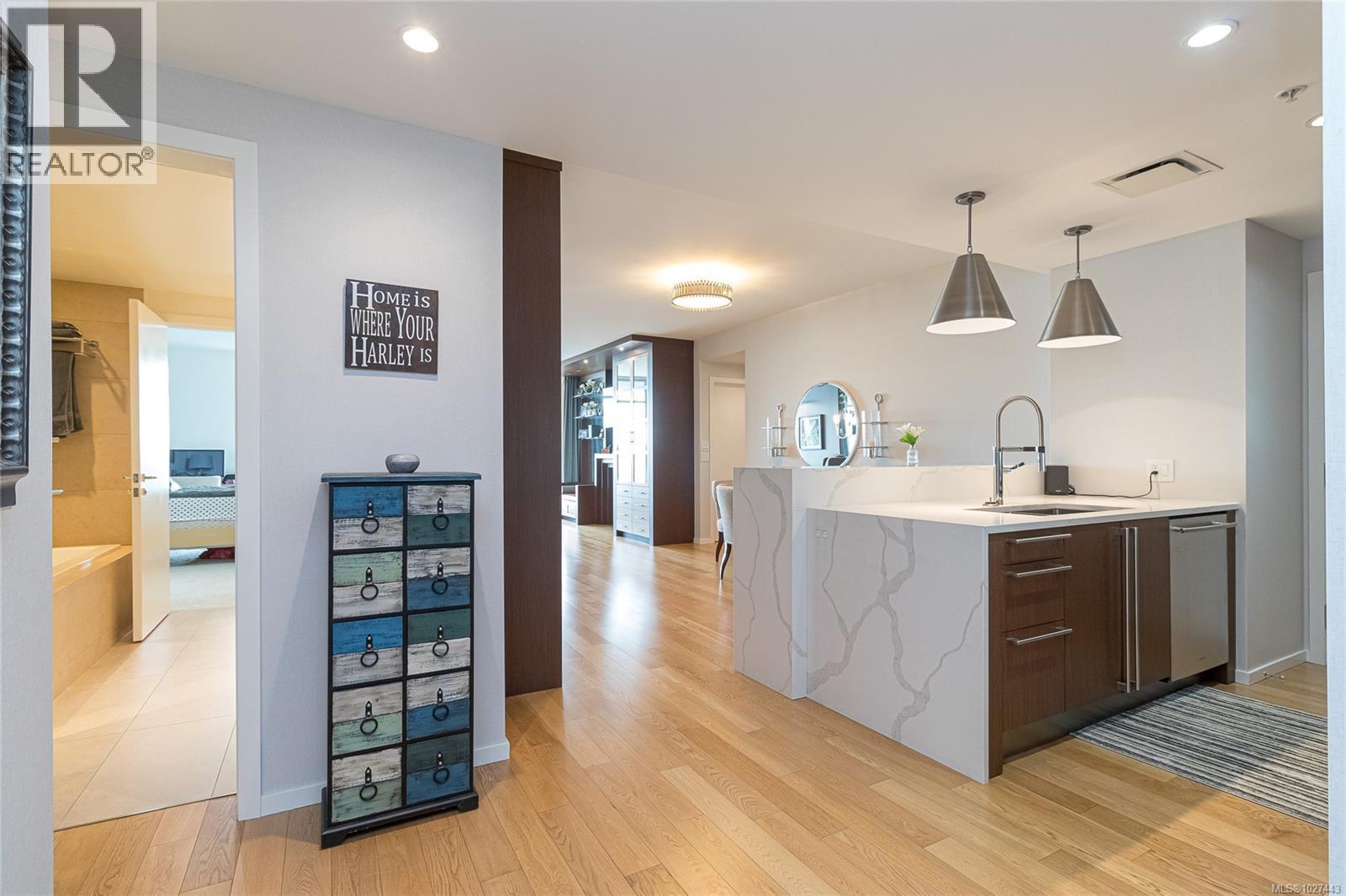 606 100 Saghalie Rd, Victoria