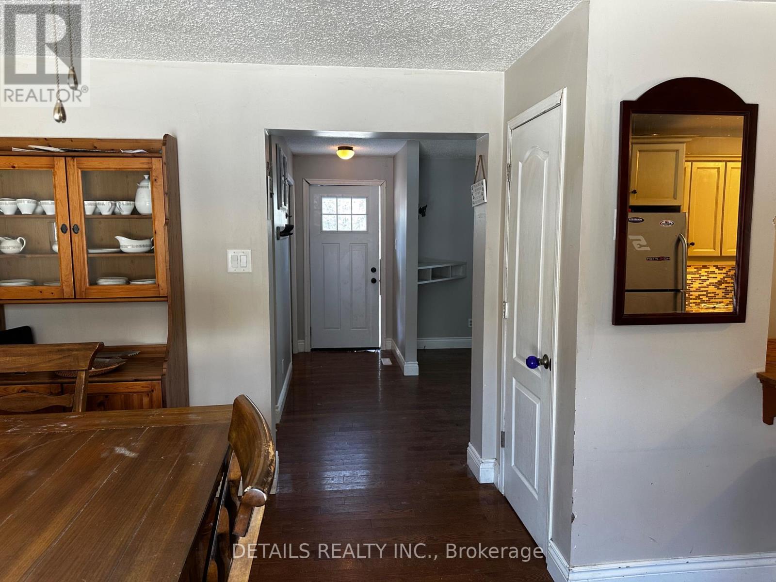 2208 FITZROY STREET N - 10