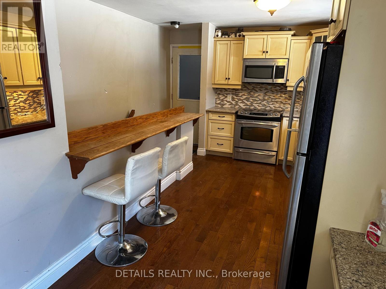 2208 FITZROY STREET N - 11