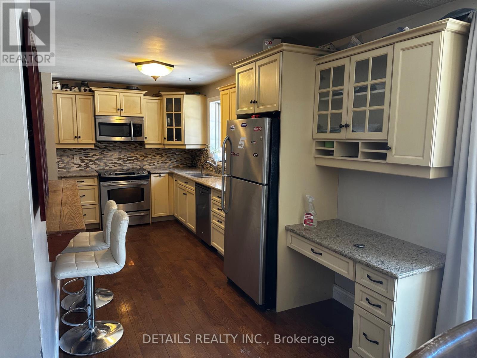2208 FITZROY STREET N - 12