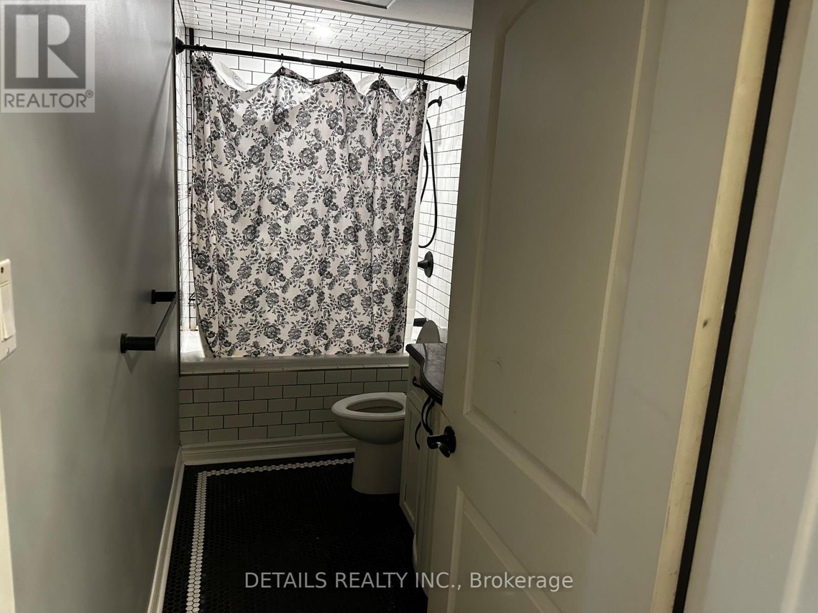 2208 FITZROY STREET N - 18