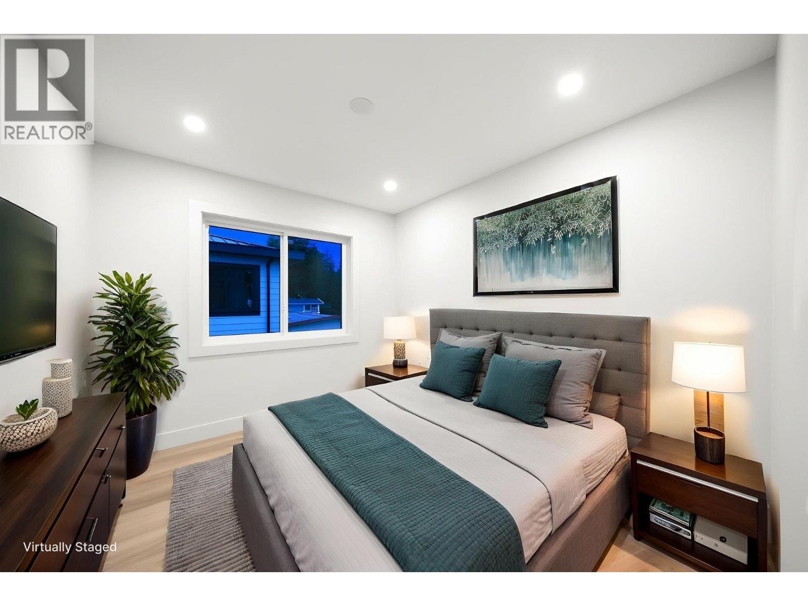 1 3881 HURST STREET, Burnaby