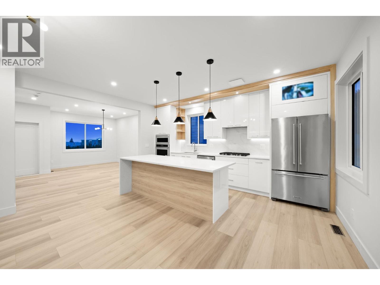 1 3881 HURST STREET, Burnaby