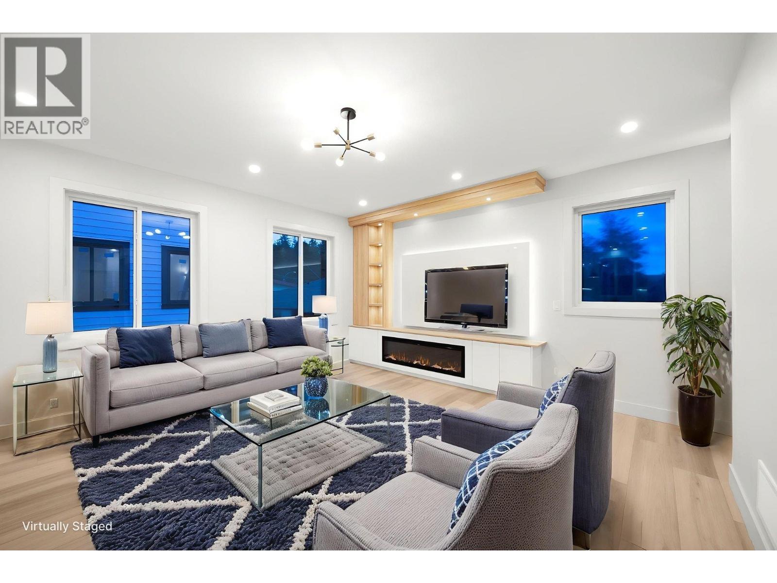 2 3881 HURST STREET, Burnaby