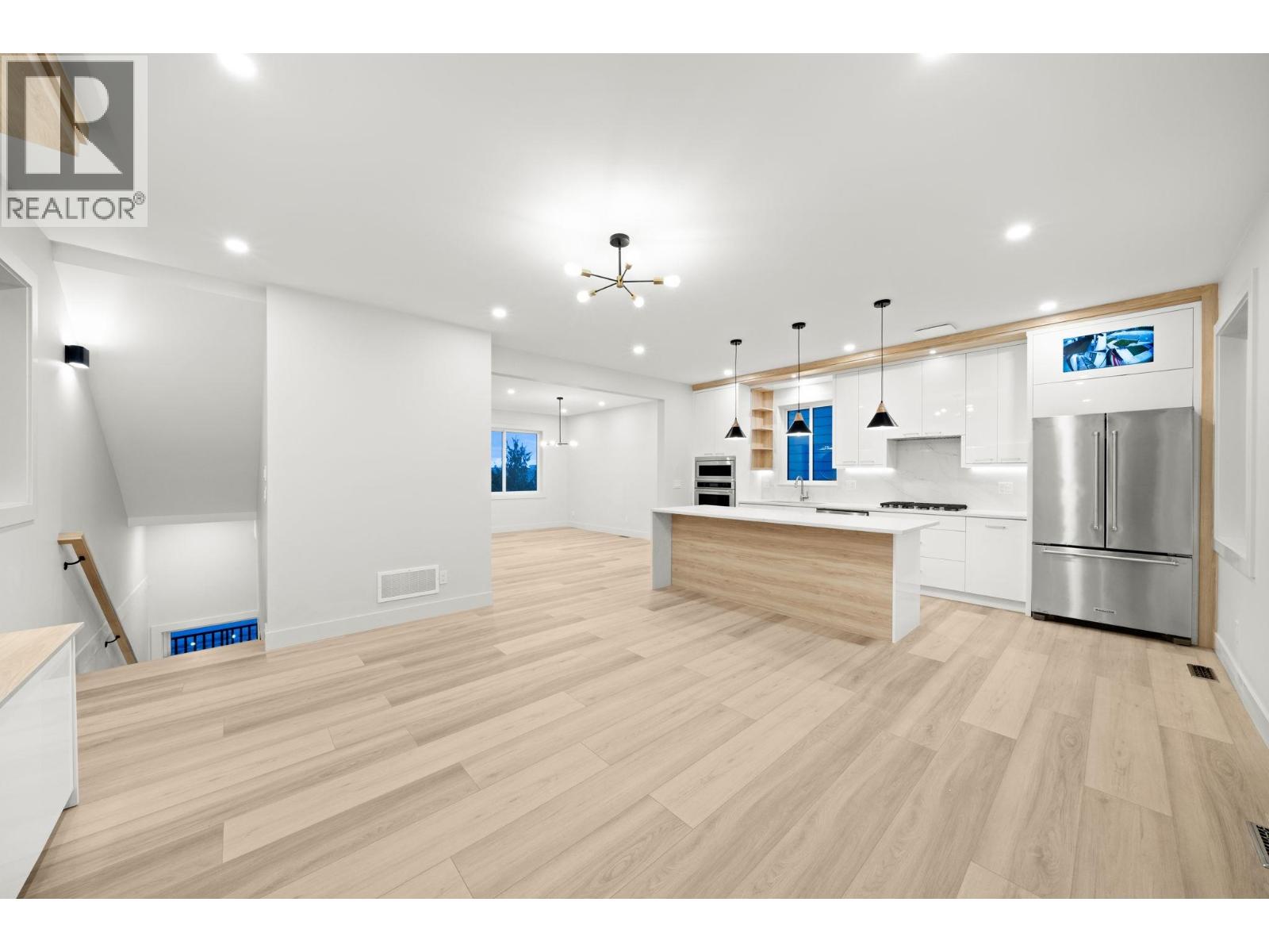 2 3881 HURST STREET, Burnaby