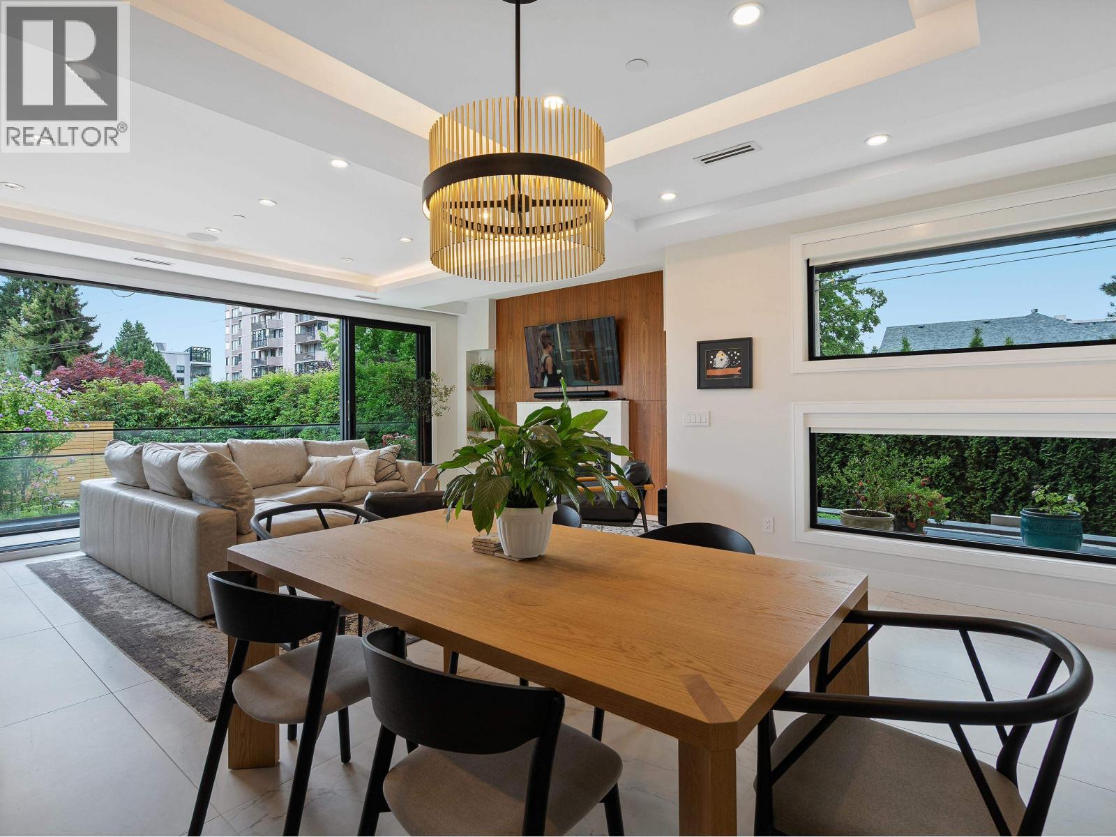 1295 DUCHESS AVENUE, West Vancouver