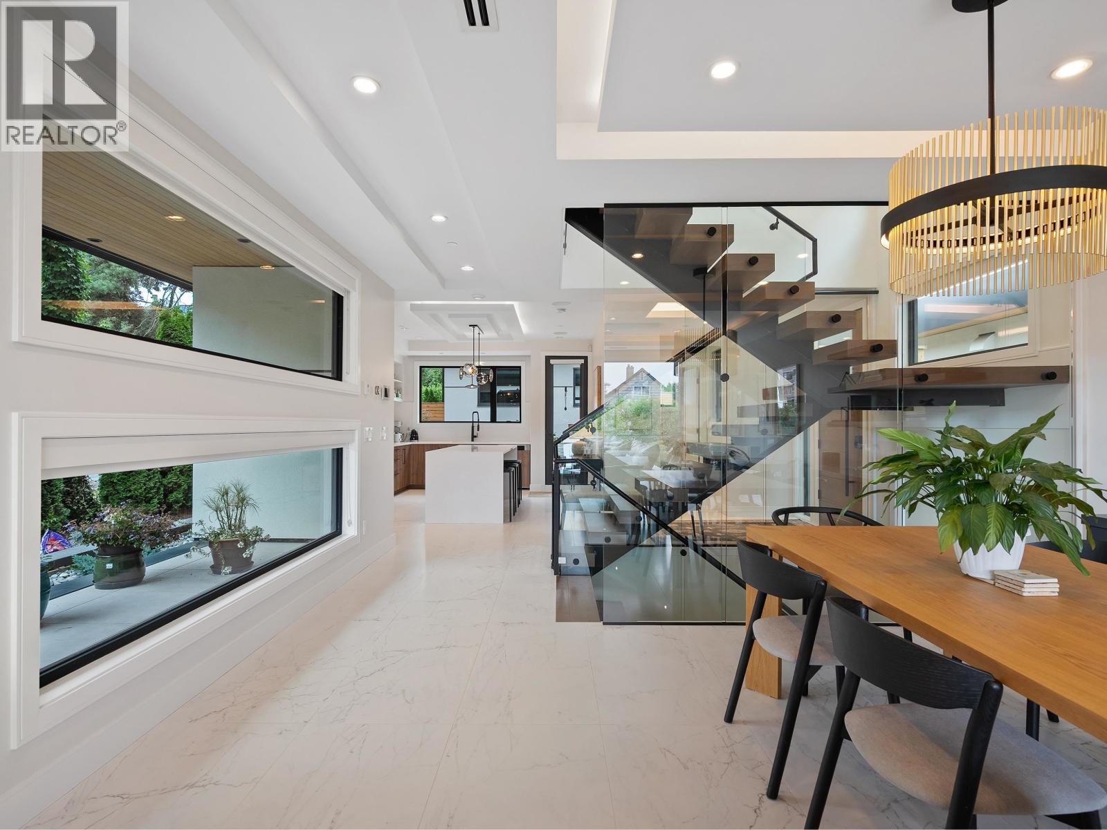 1295 DUCHESS AVENUE, West Vancouver