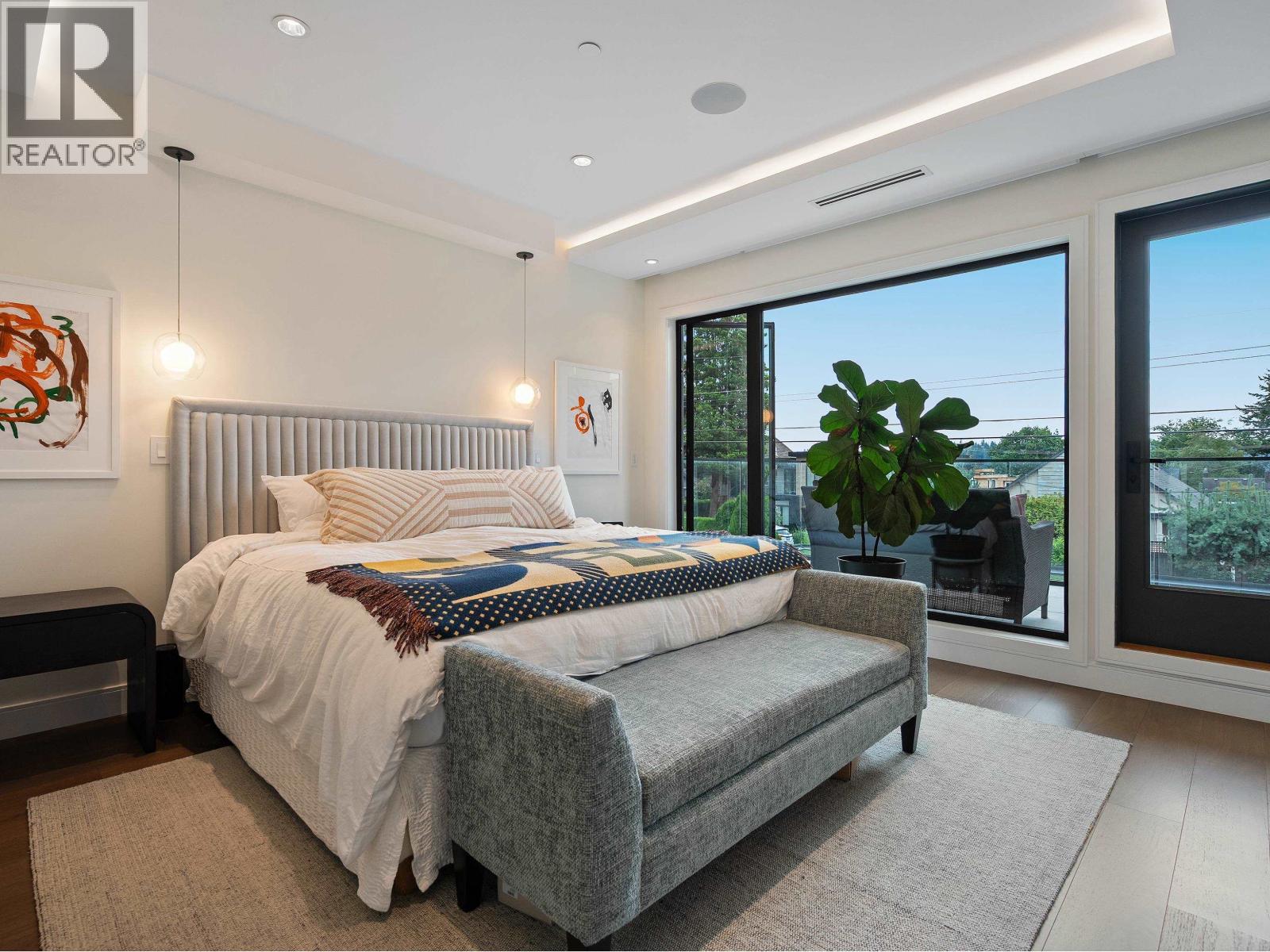 1295 DUCHESS AVENUE, West Vancouver