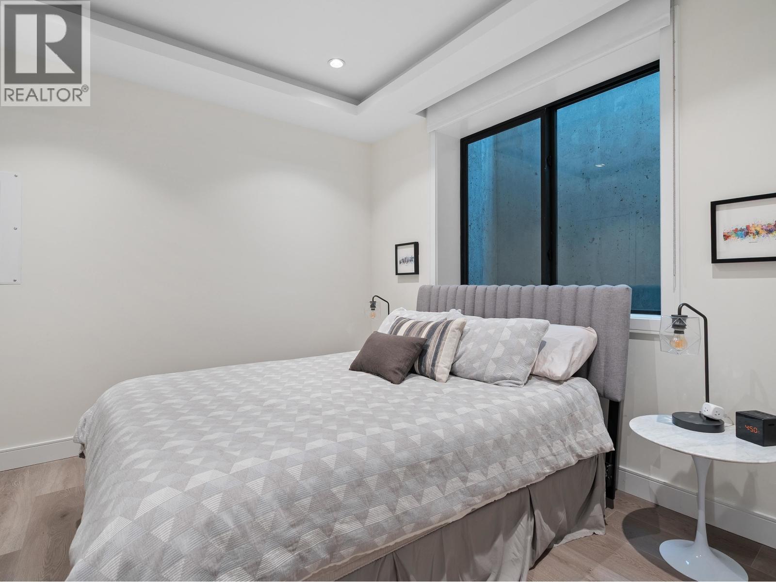 1295 DUCHESS AVENUE, West Vancouver