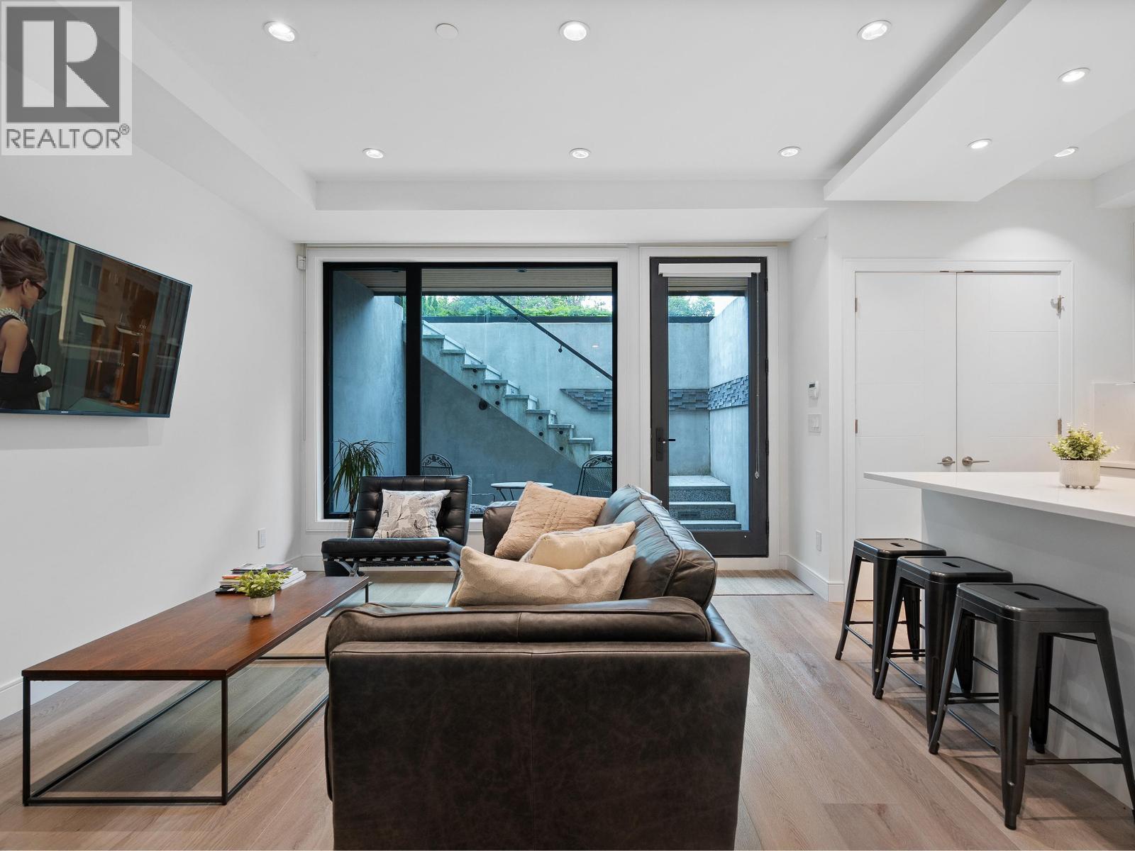 1295 DUCHESS AVENUE, West Vancouver