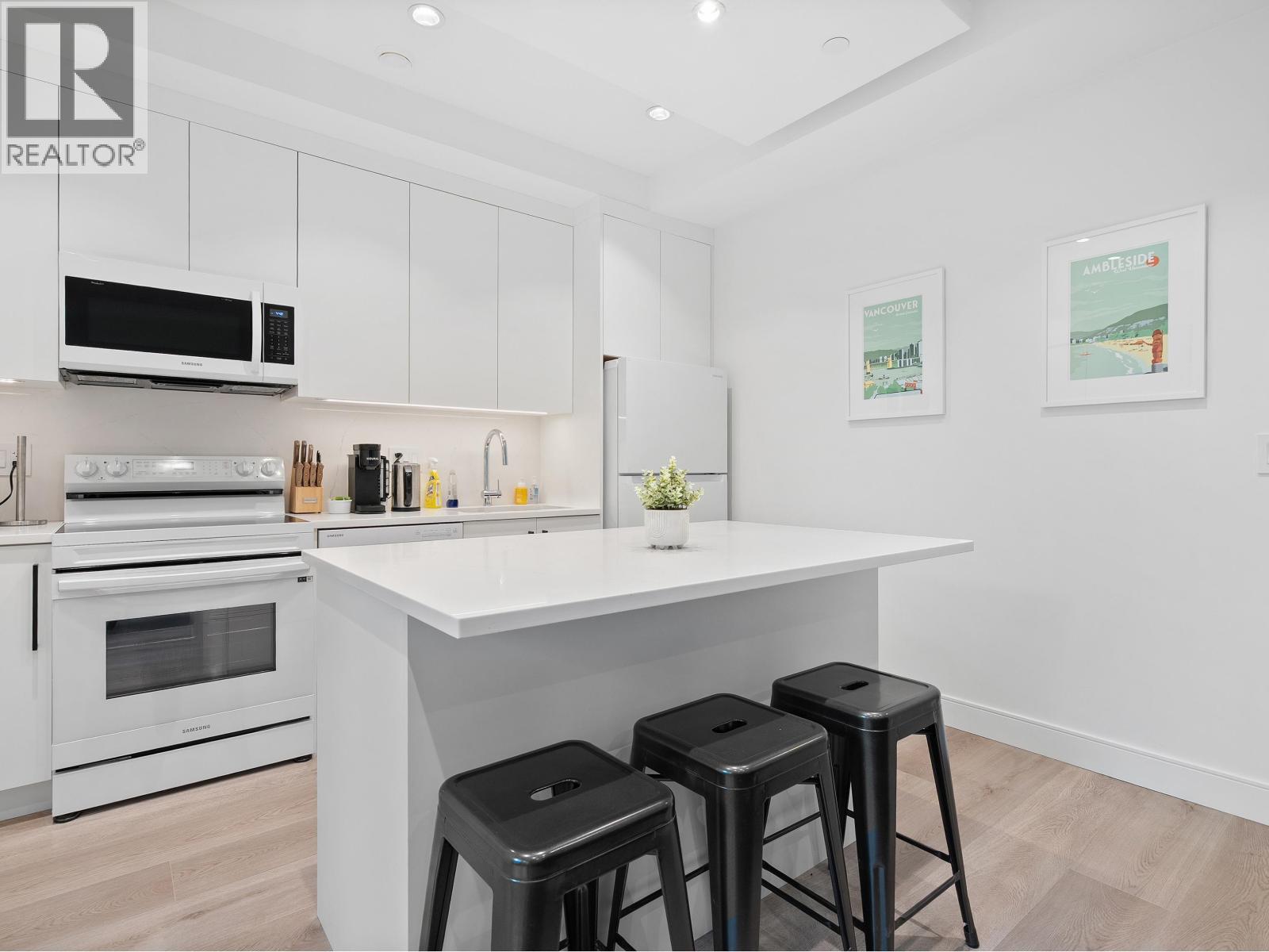 1295 DUCHESS AVENUE, West Vancouver