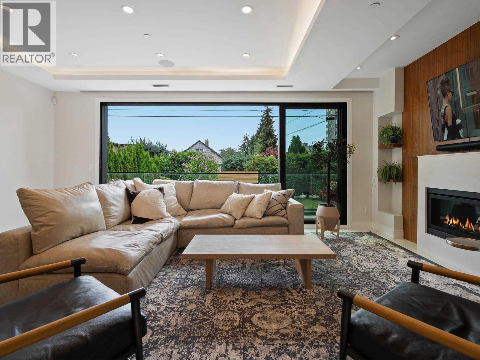 1295 DUCHESS AVENUE, West Vancouver