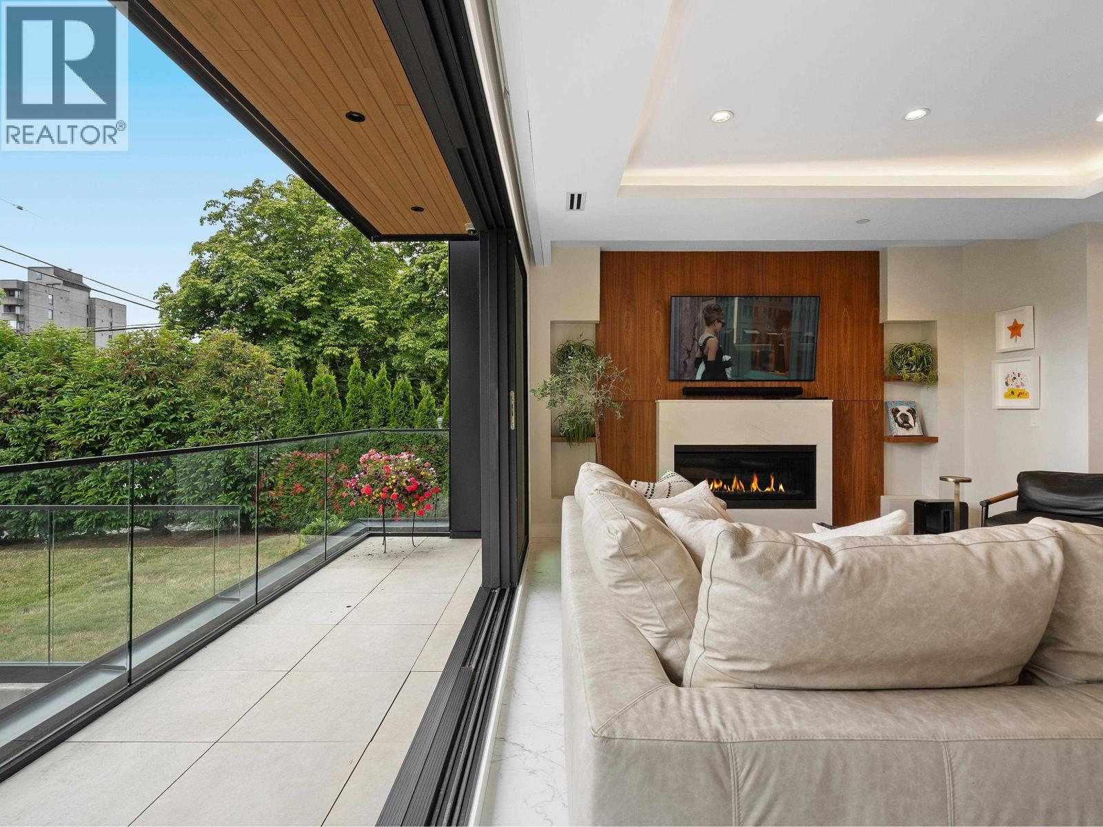 1295 DUCHESS AVENUE, West Vancouver