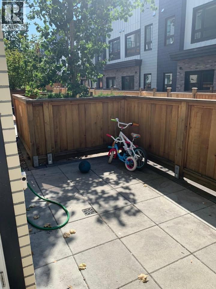 124 525 E 2ND STREET, Vancouver