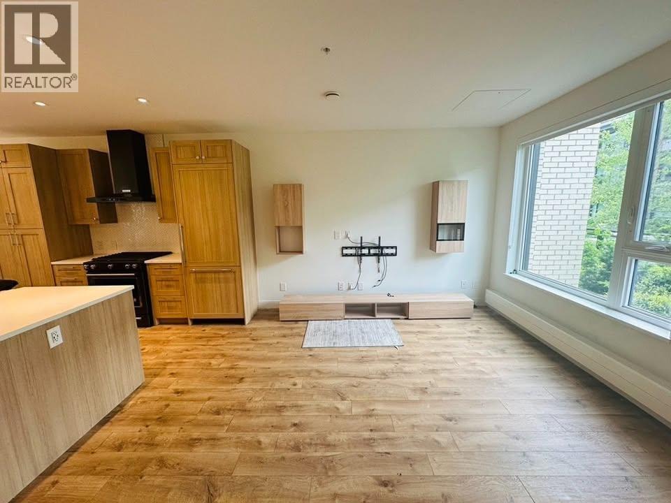 124 525 E 2ND STREET, Vancouver