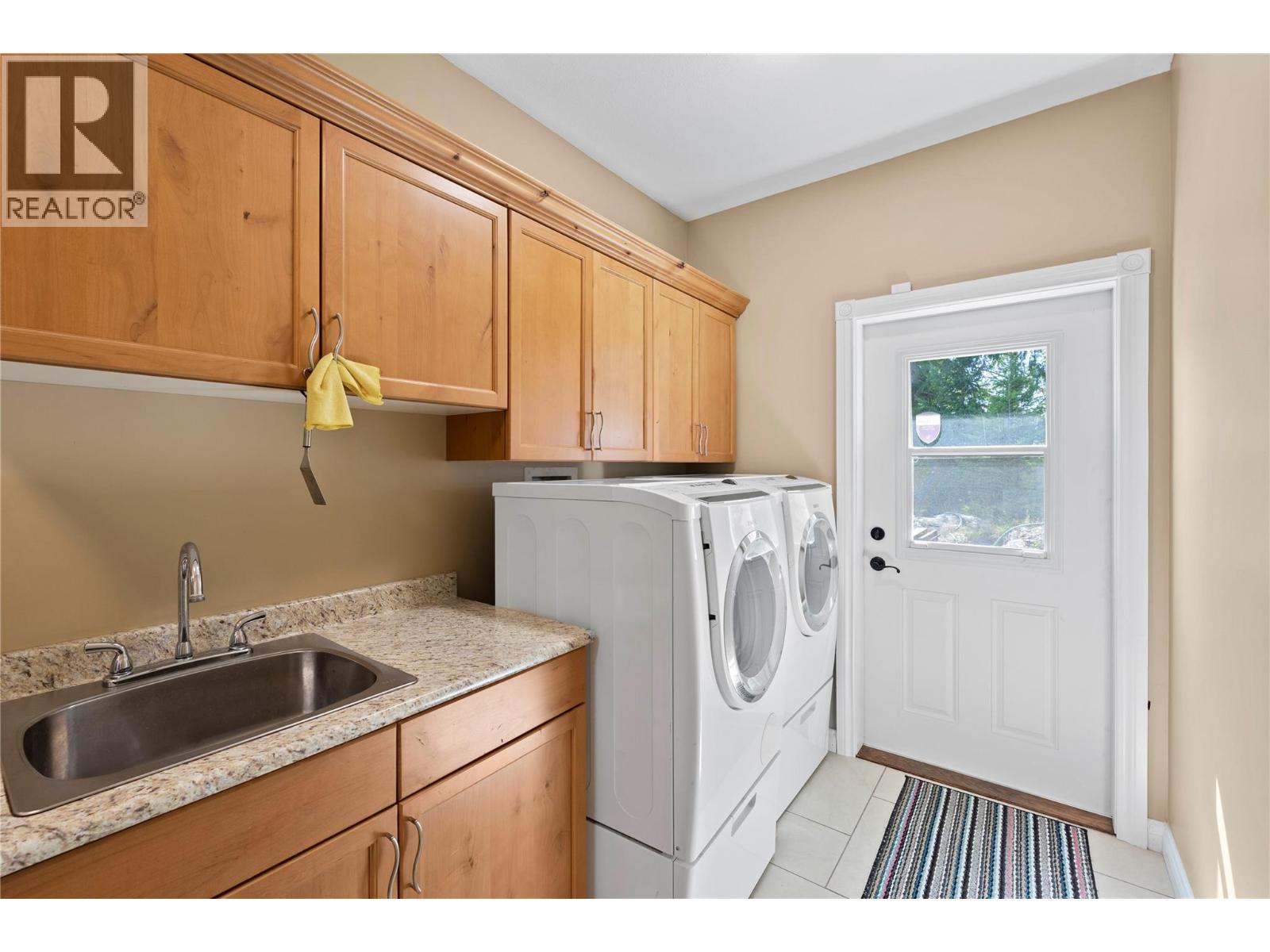  8738 Squilax Anglemont Road, St. Ives