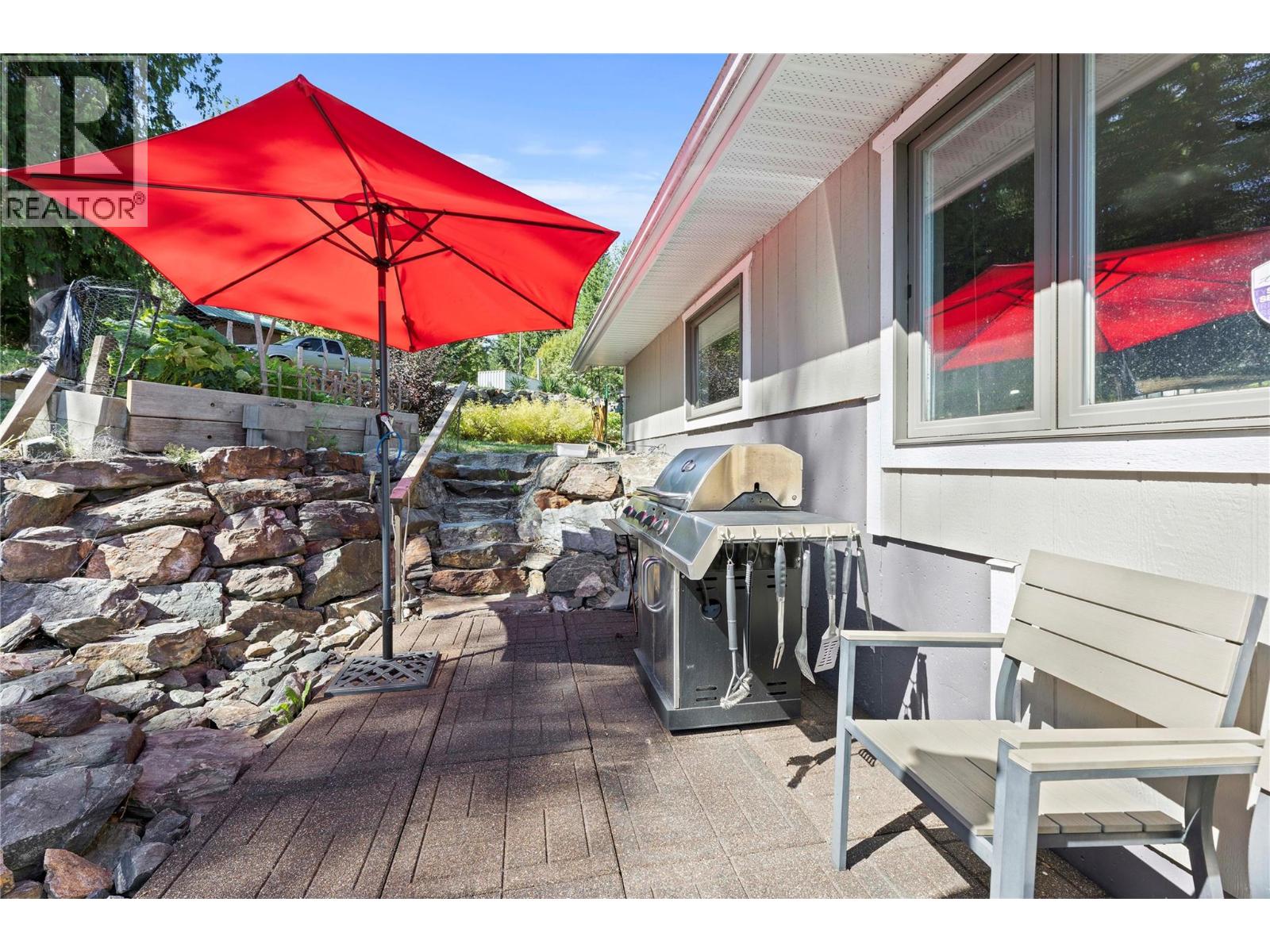  8738 Squilax Anglemont Road, St. Ives