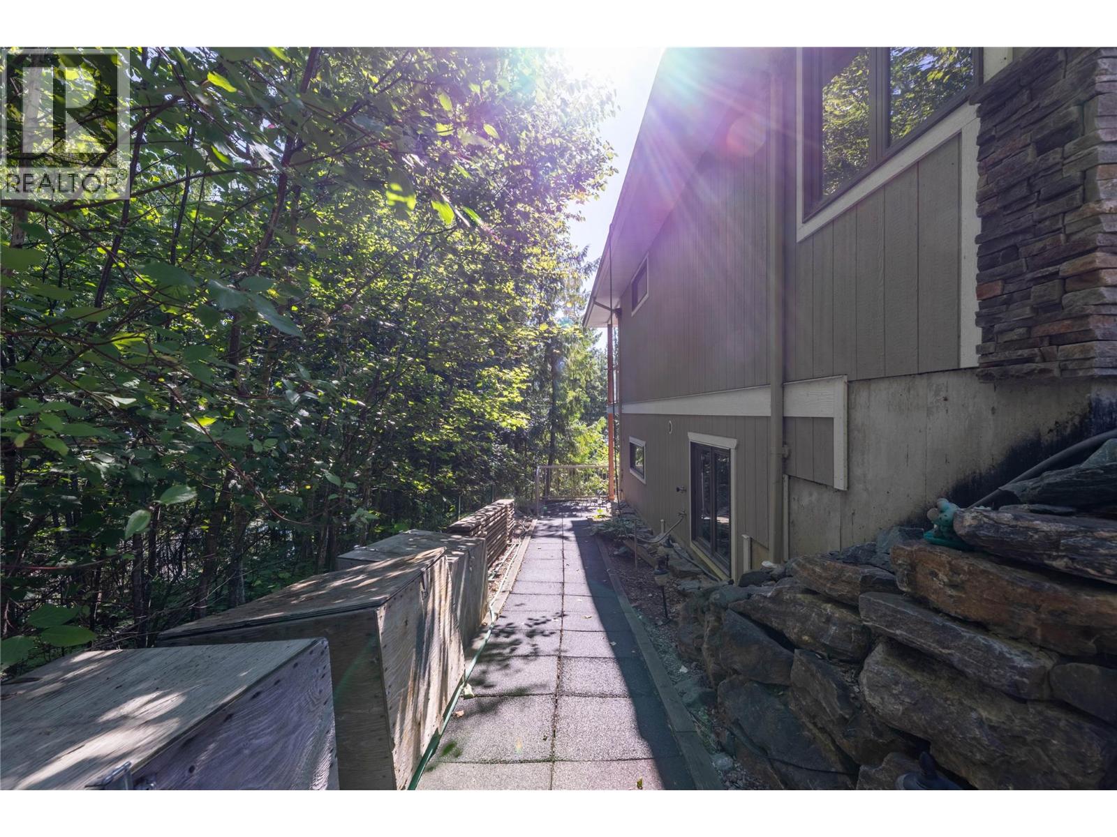  8738 Squilax Anglemont Road, St. Ives