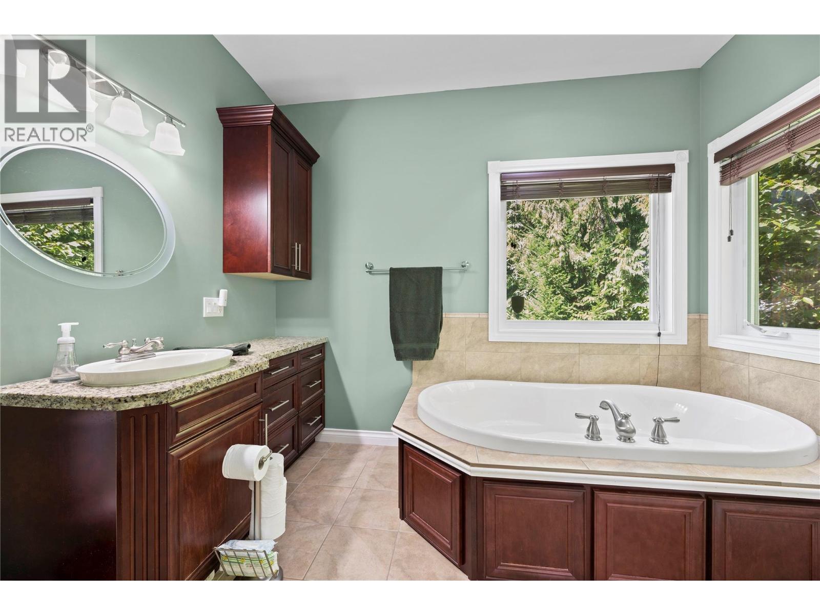  8738 Squilax Anglemont Road, St. Ives