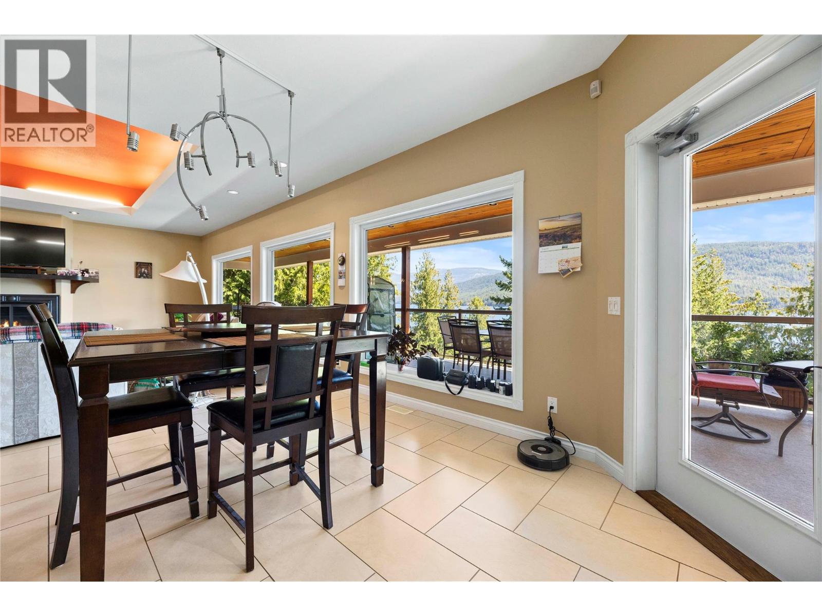  8738 Squilax Anglemont Road, St. Ives