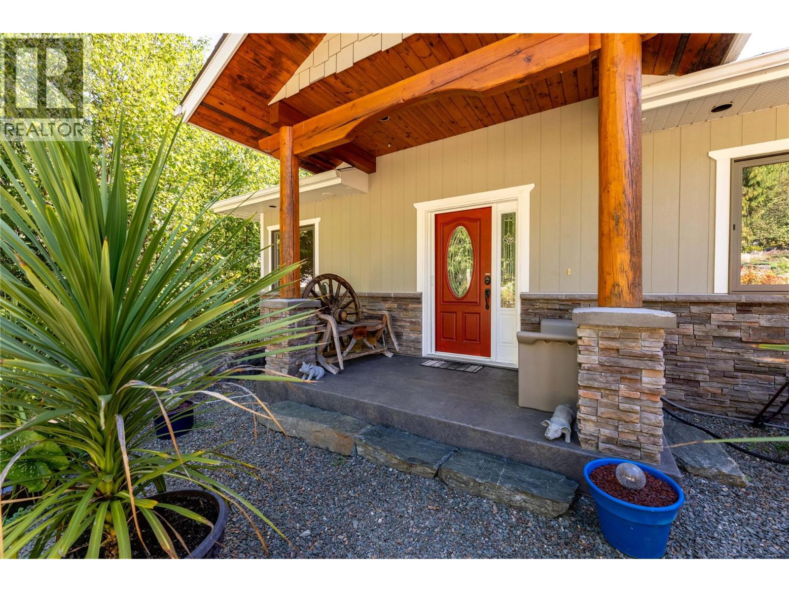  8738 Squilax Anglemont Road, St. Ives