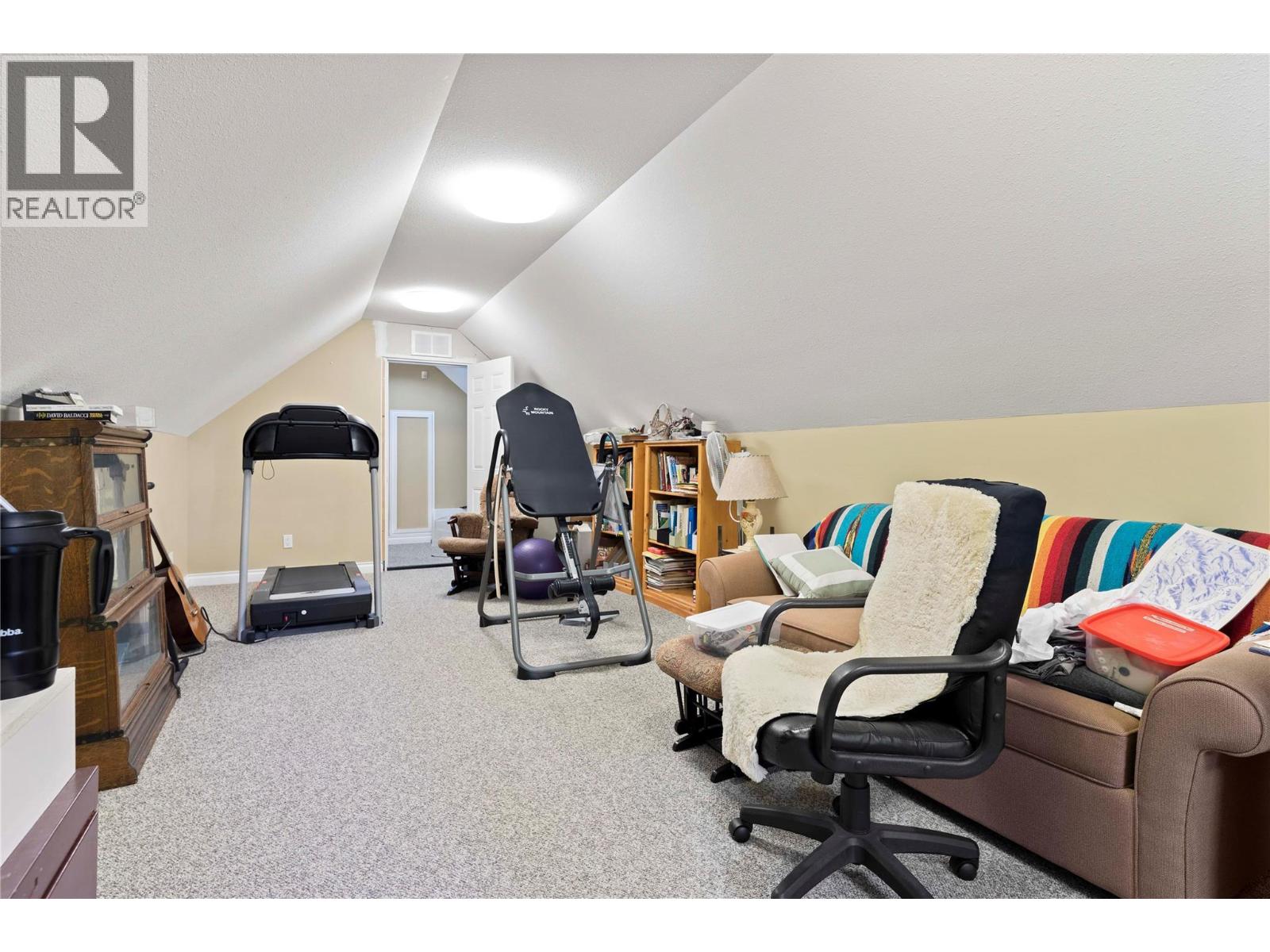  8738 Squilax Anglemont Road, St. Ives