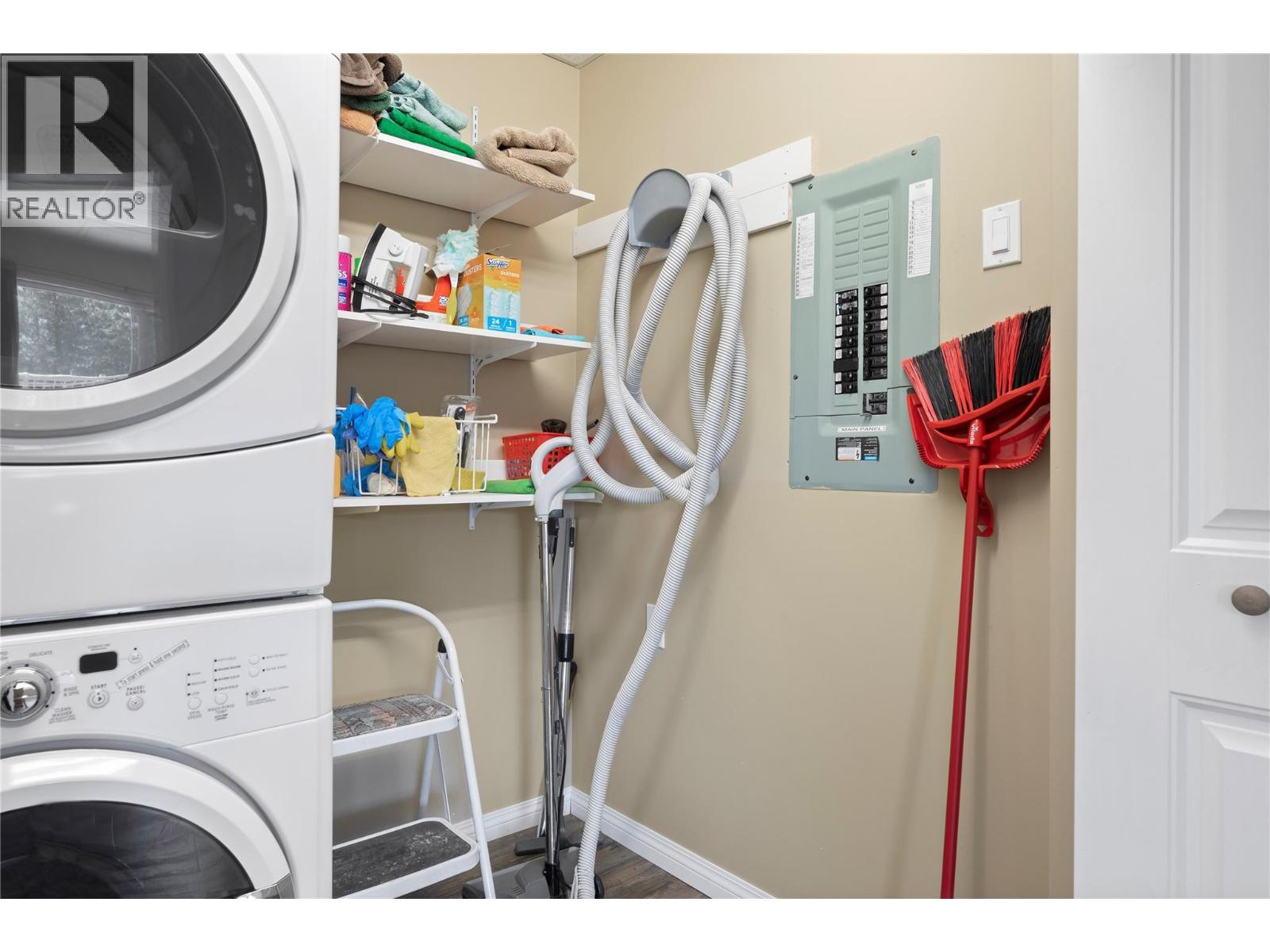  8738 Squilax Anglemont Road, St. Ives