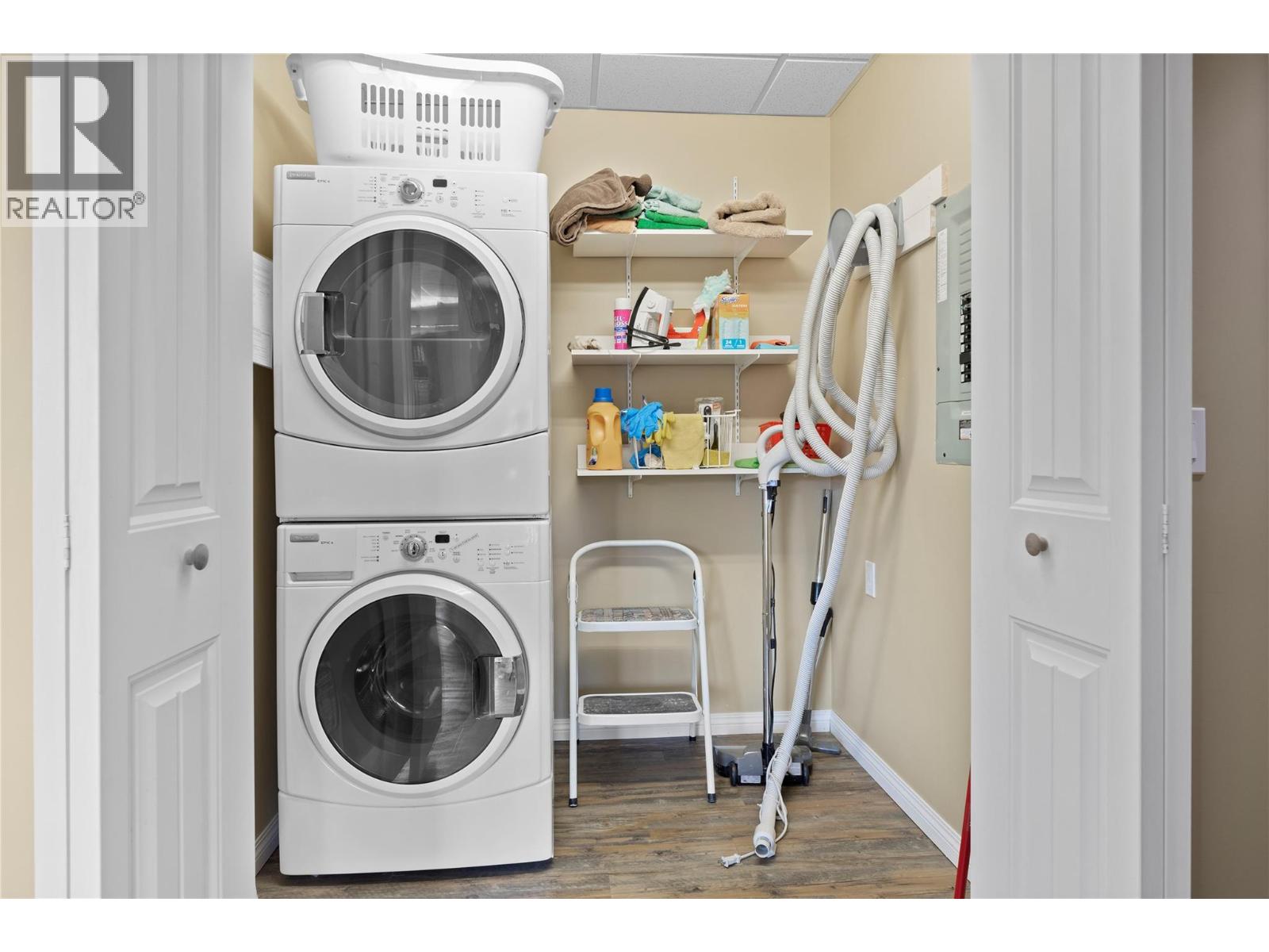  8738 Squilax Anglemont Road, St. Ives