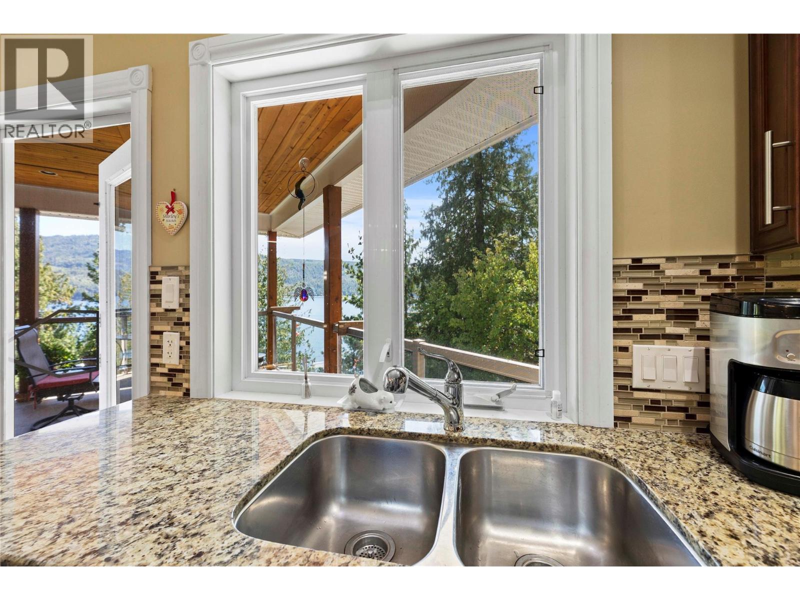  8738 Squilax Anglemont Road, St. Ives