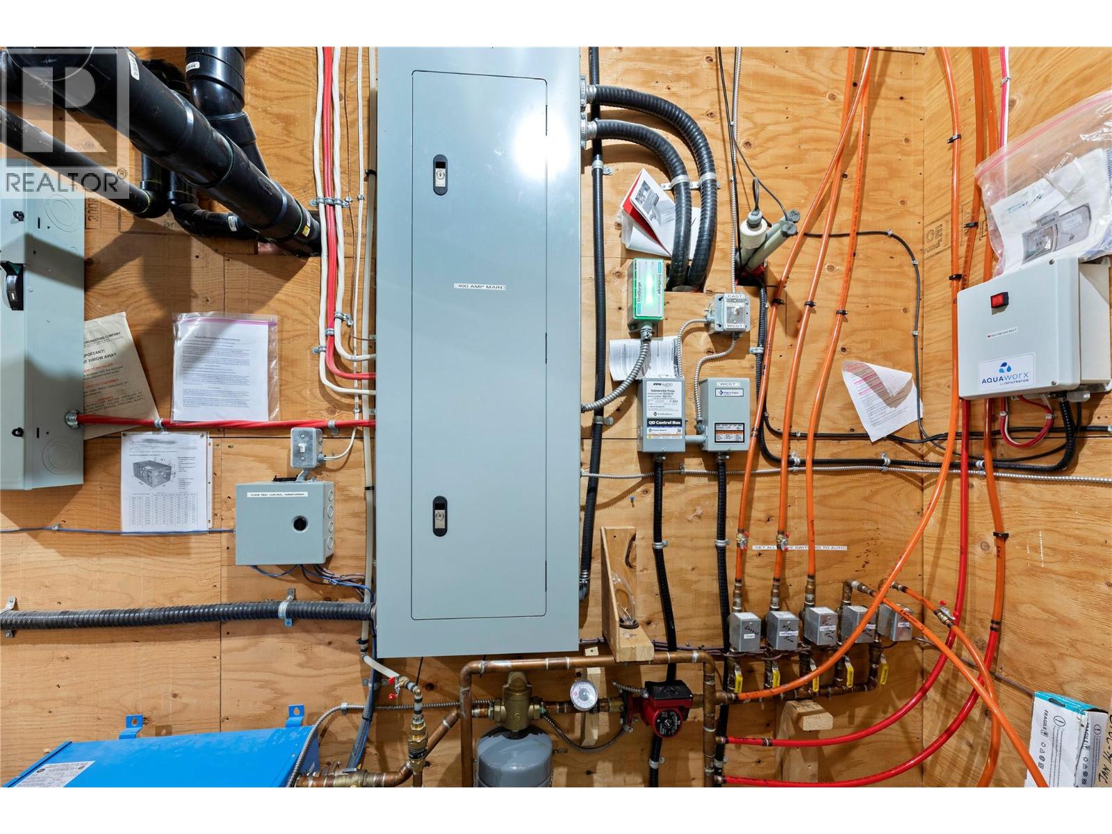  8738 Squilax Anglemont Road, St. Ives