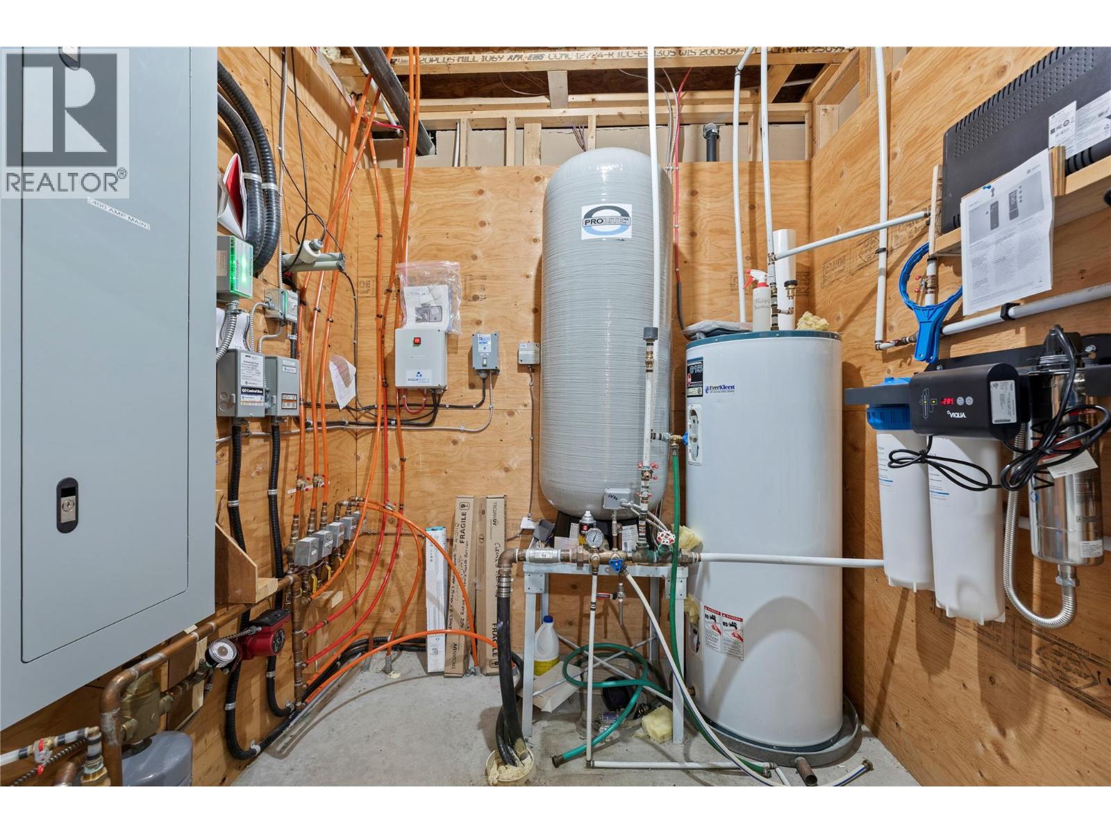  8738 Squilax Anglemont Road, St. Ives