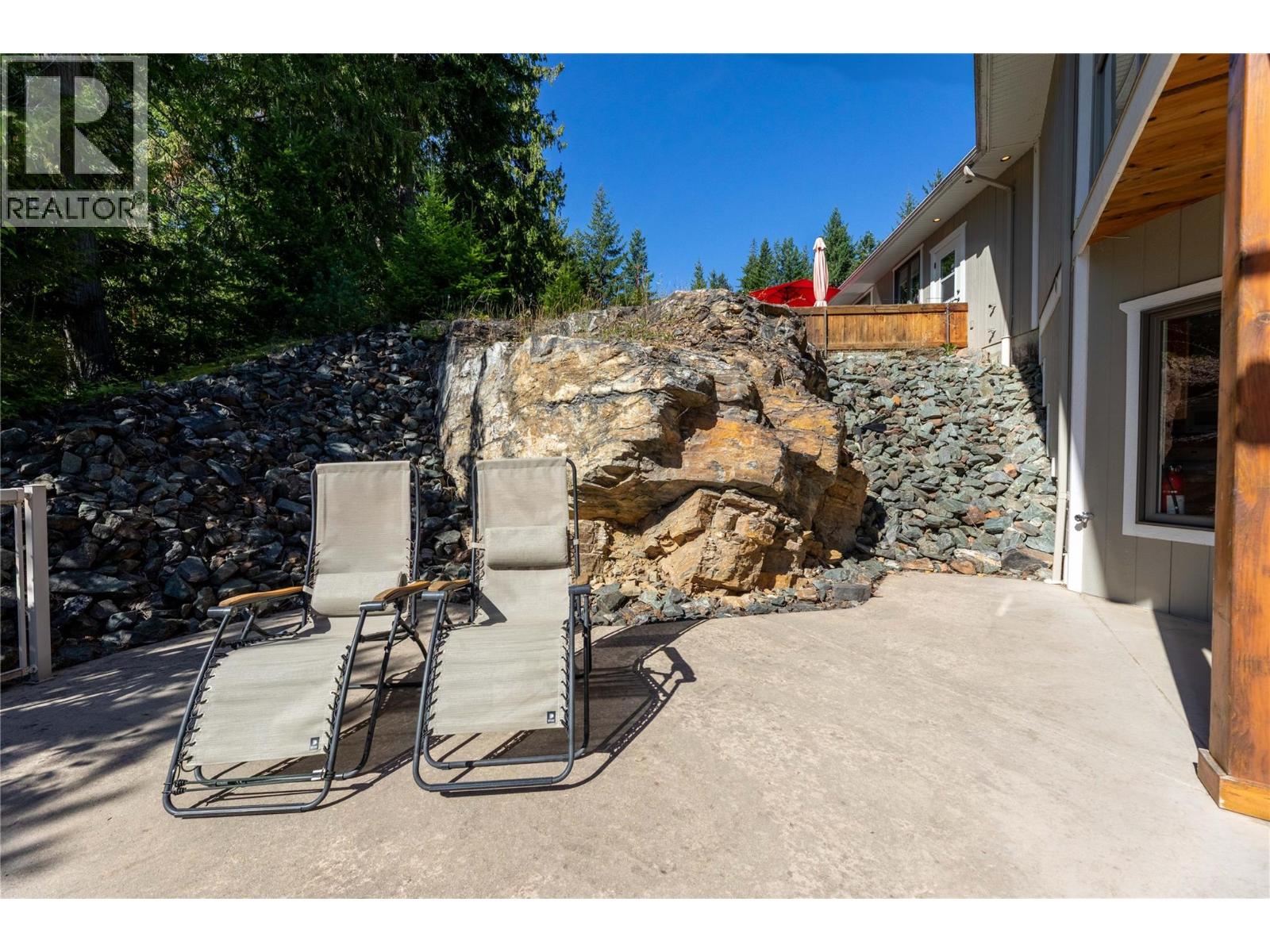  8738 Squilax Anglemont Road, St. Ives