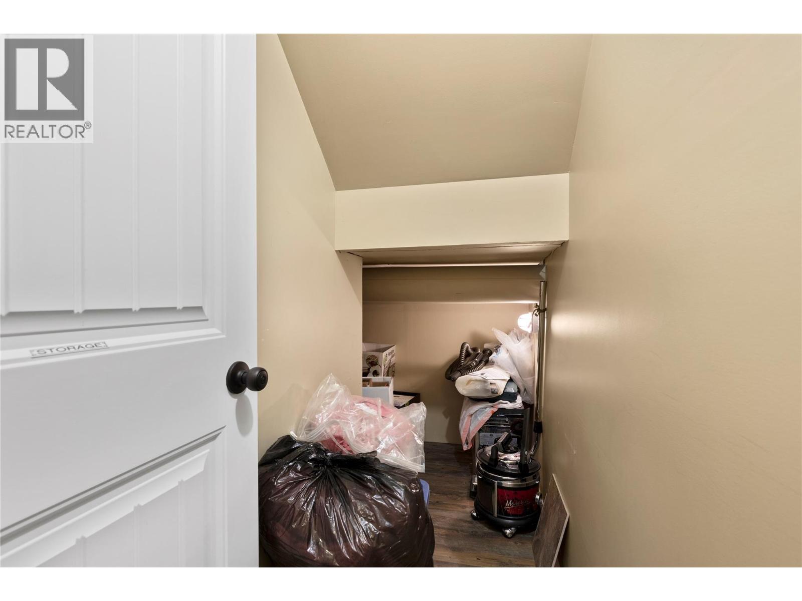  8738 Squilax Anglemont Road, St. Ives